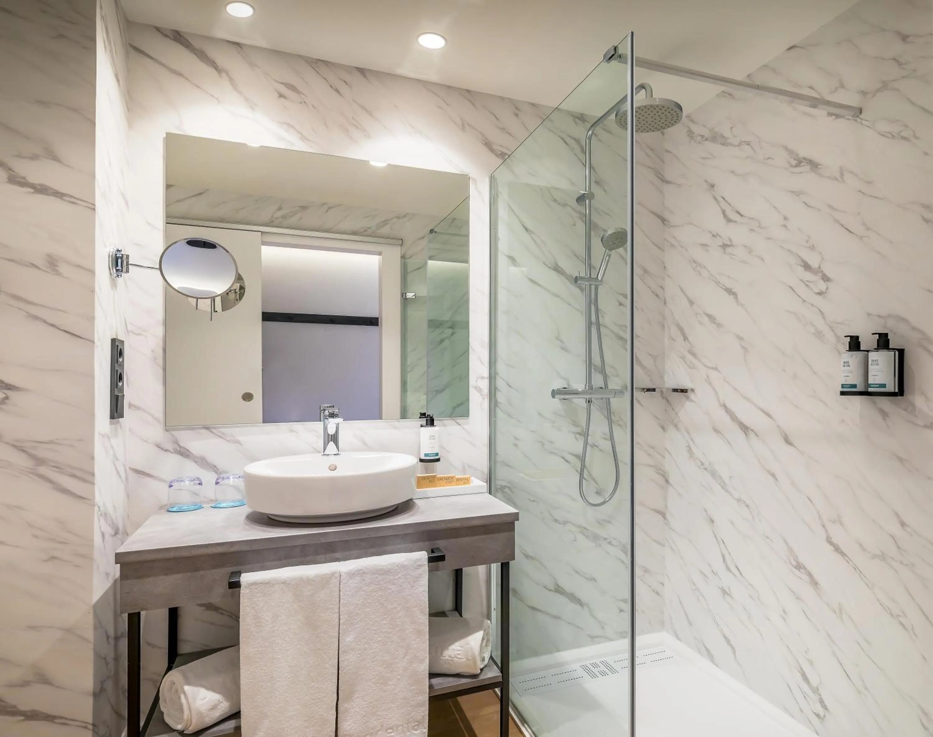 Bathroom in Occidental Pamplona