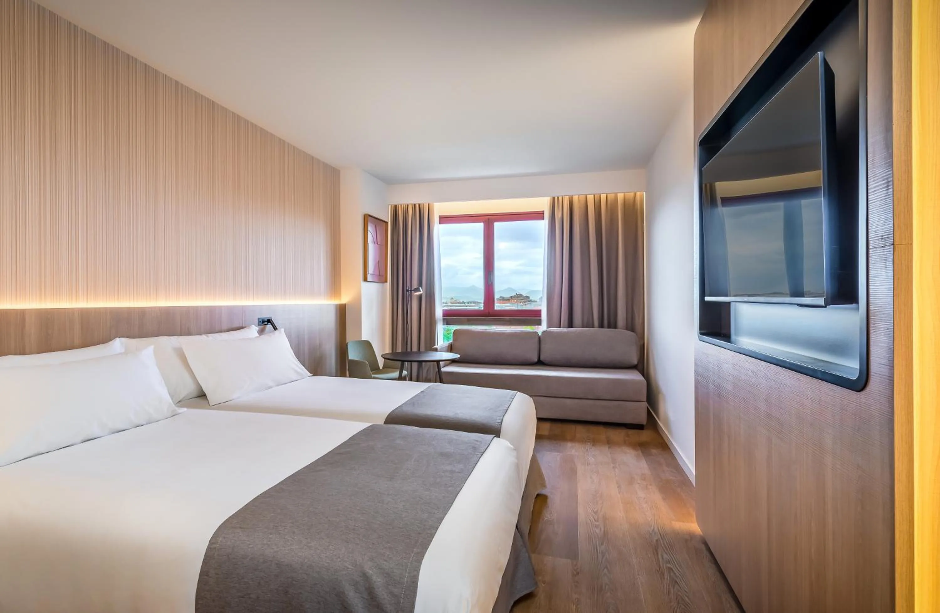 Photo of the whole room, Bed in Occidental Pamplona