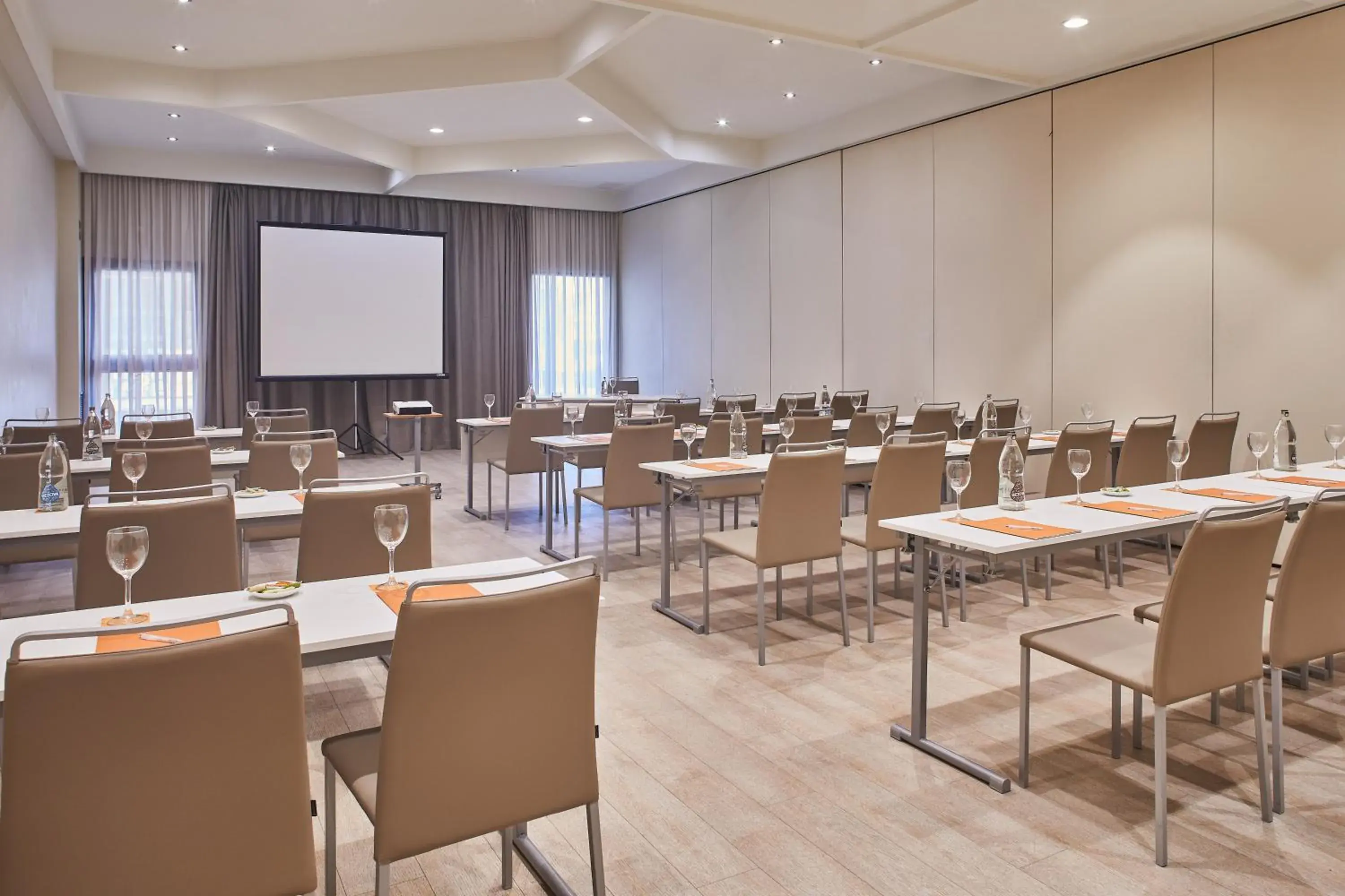 Lounge or bar in Silken Ciudad de Vitoria Lounge or bar in Silken Ciudad de Vitoria