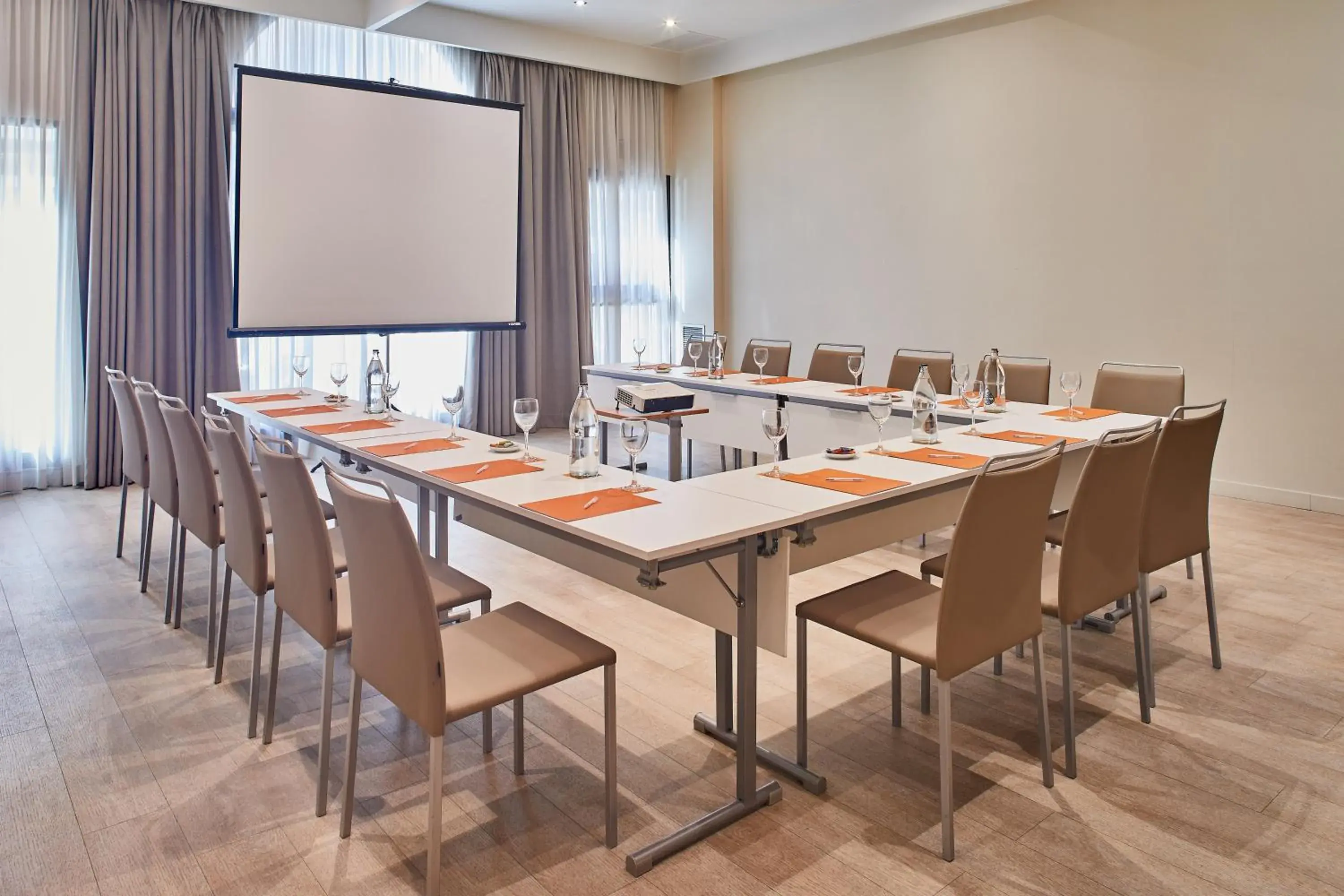 Lounge or bar in Silken Ciudad de Vitoria Lounge or bar in Silken Ciudad de Vitoria