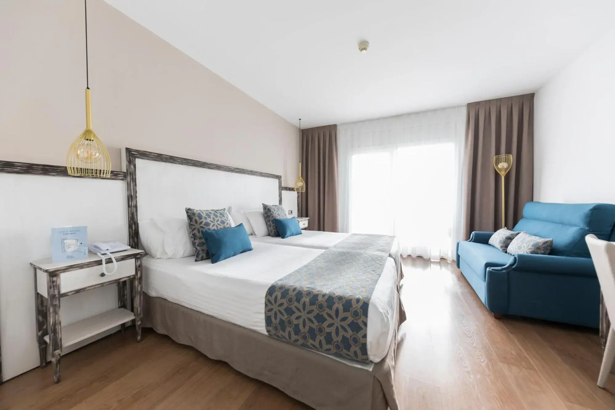 Superior Double Room with Sea View and Balcony in Park Hotel San Jorge & Spa by Escampa Hotels Superior Double Room with Sea View and Balcony in Park Hotel San Jorge & Spa by Escampa Hotels