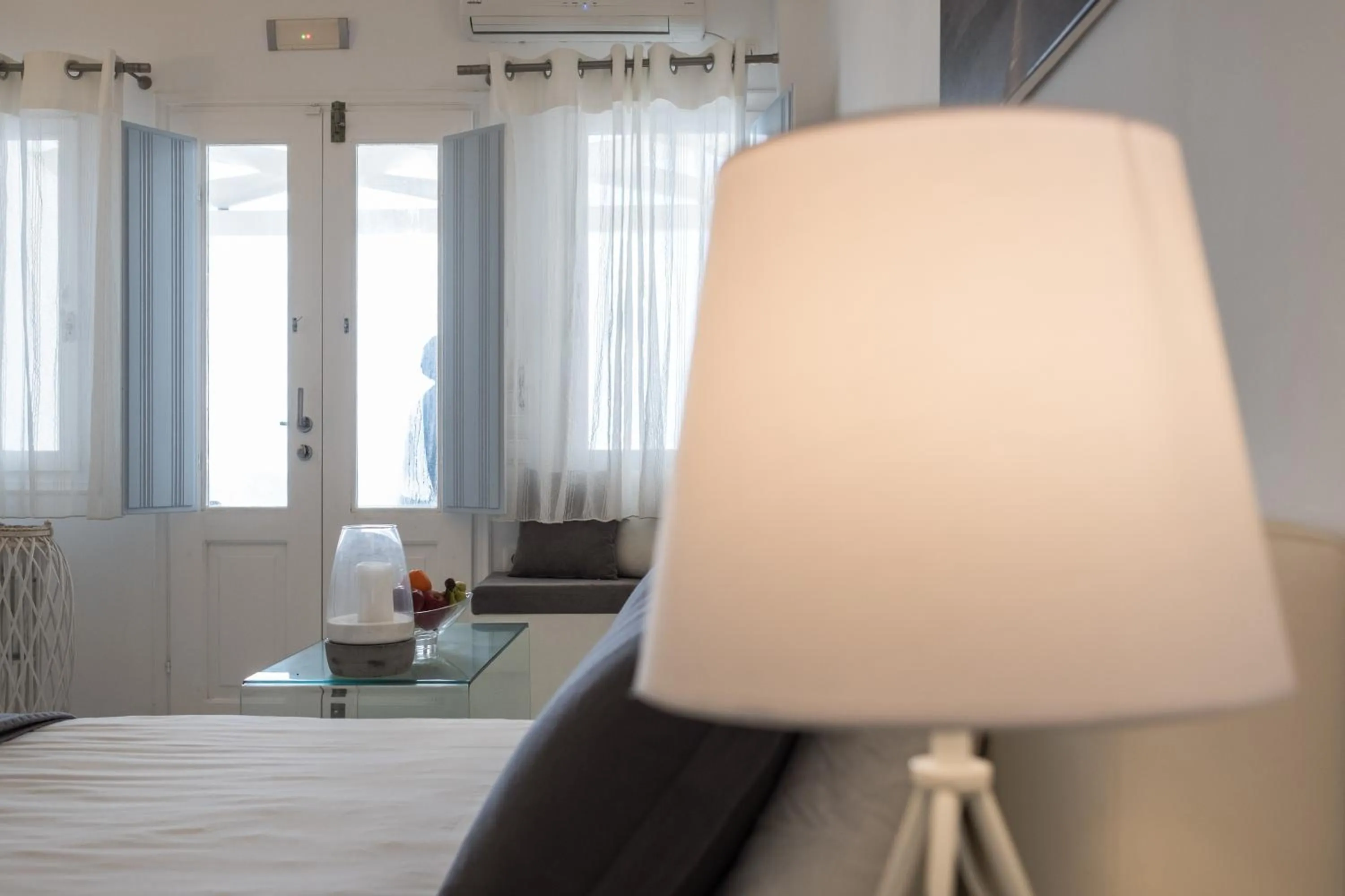 Seating area, Bed in Dreaming View Suites