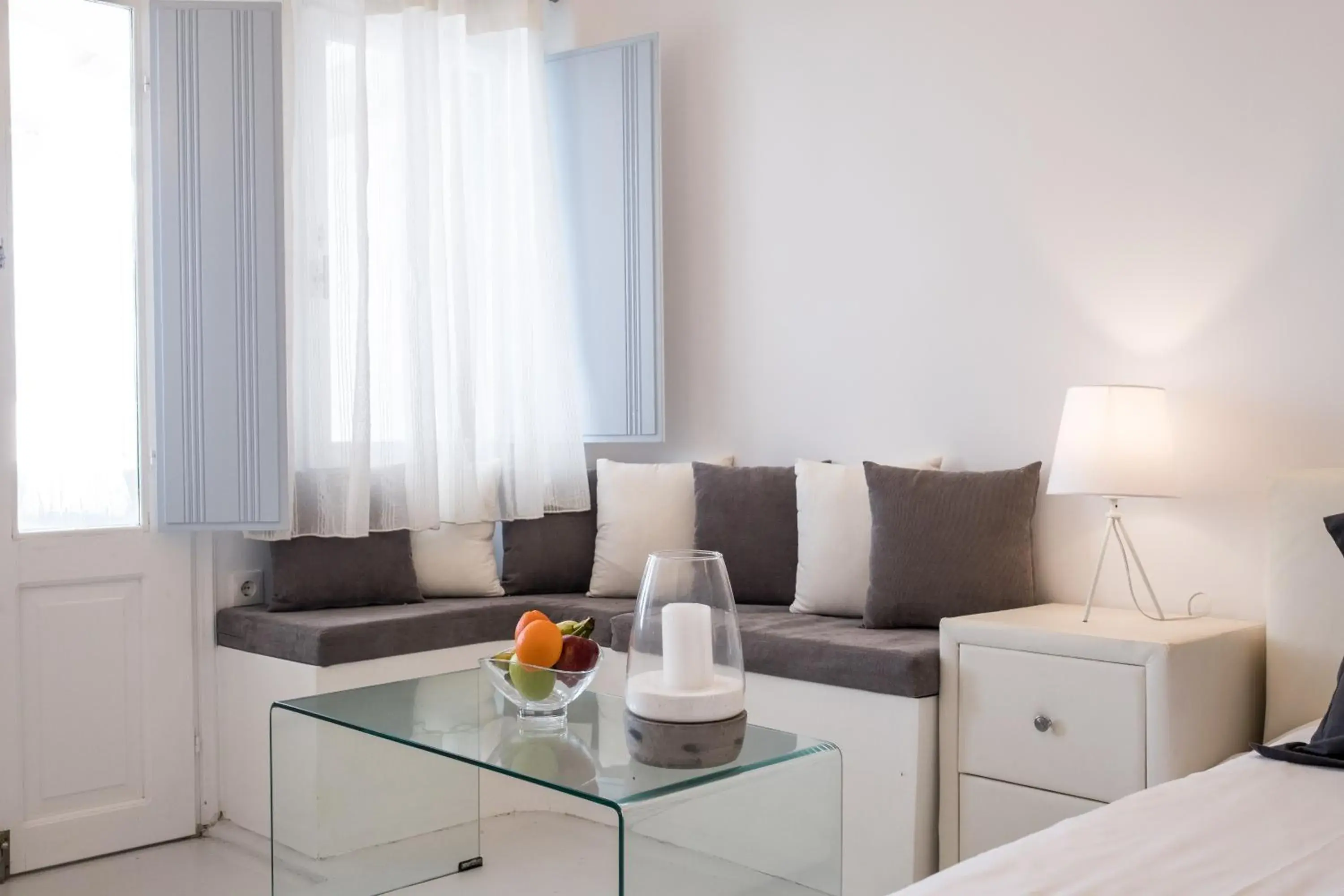 Seating area, Bed in Dreaming View Suites Seating area, Bed in Dreaming View Suites