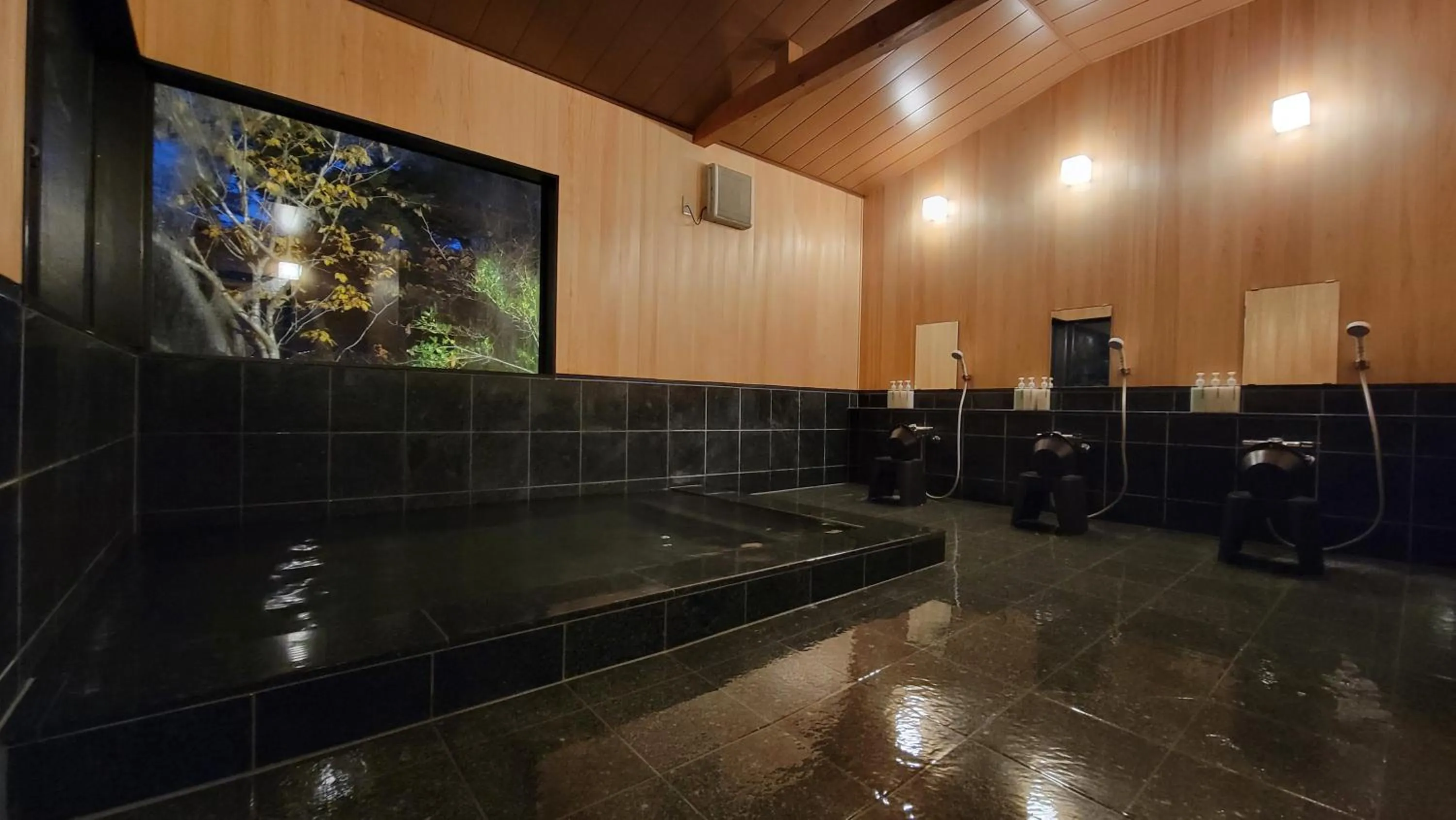 Hot Spring Bath in K's House Nikko - Kinugawa Onsen Hostel