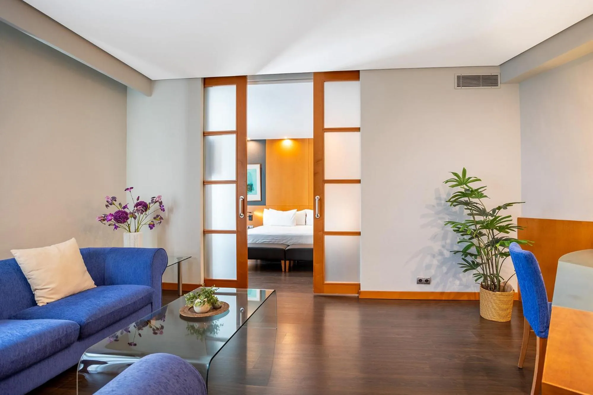 Living room, Bed in Eurostars Atlántida