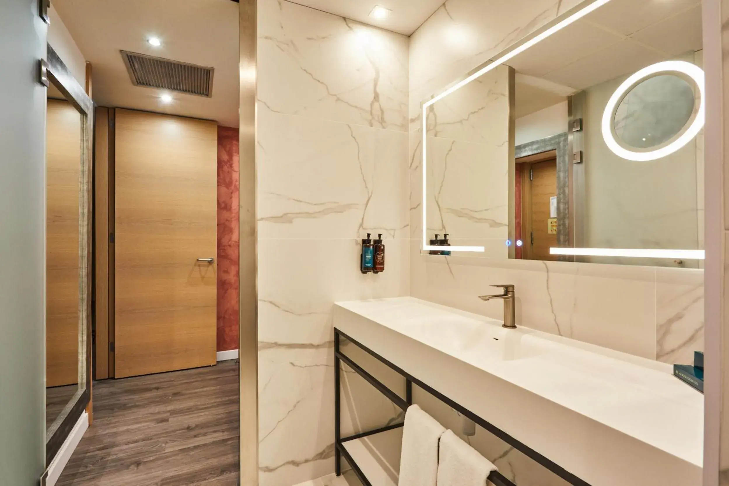 Bathroom in Silken Puerta Valencia Bathroom in Silken Puerta Valencia