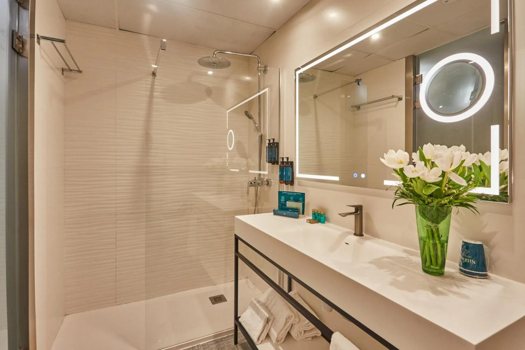 Shower in Silken Puerta Valencia