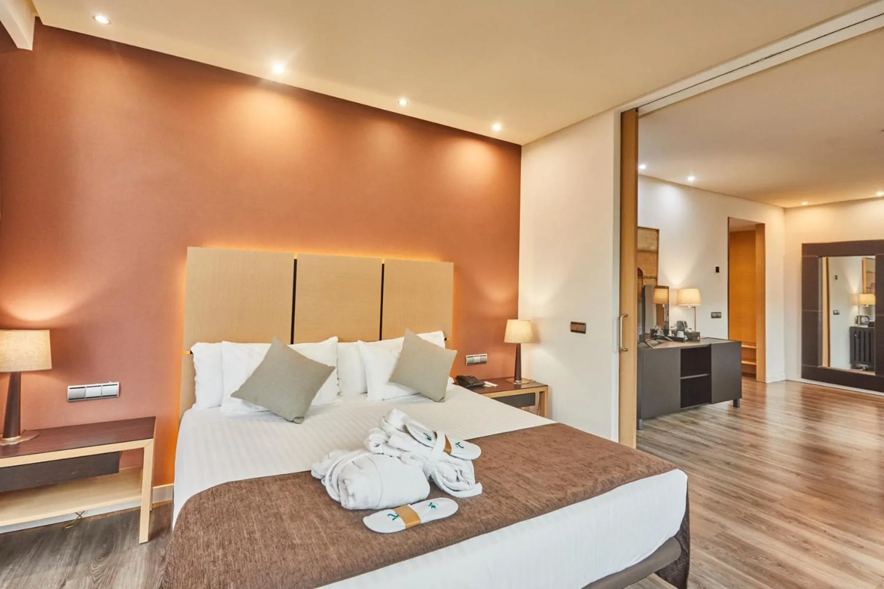 Photo of the whole room, Bed in Silken Puerta Valencia