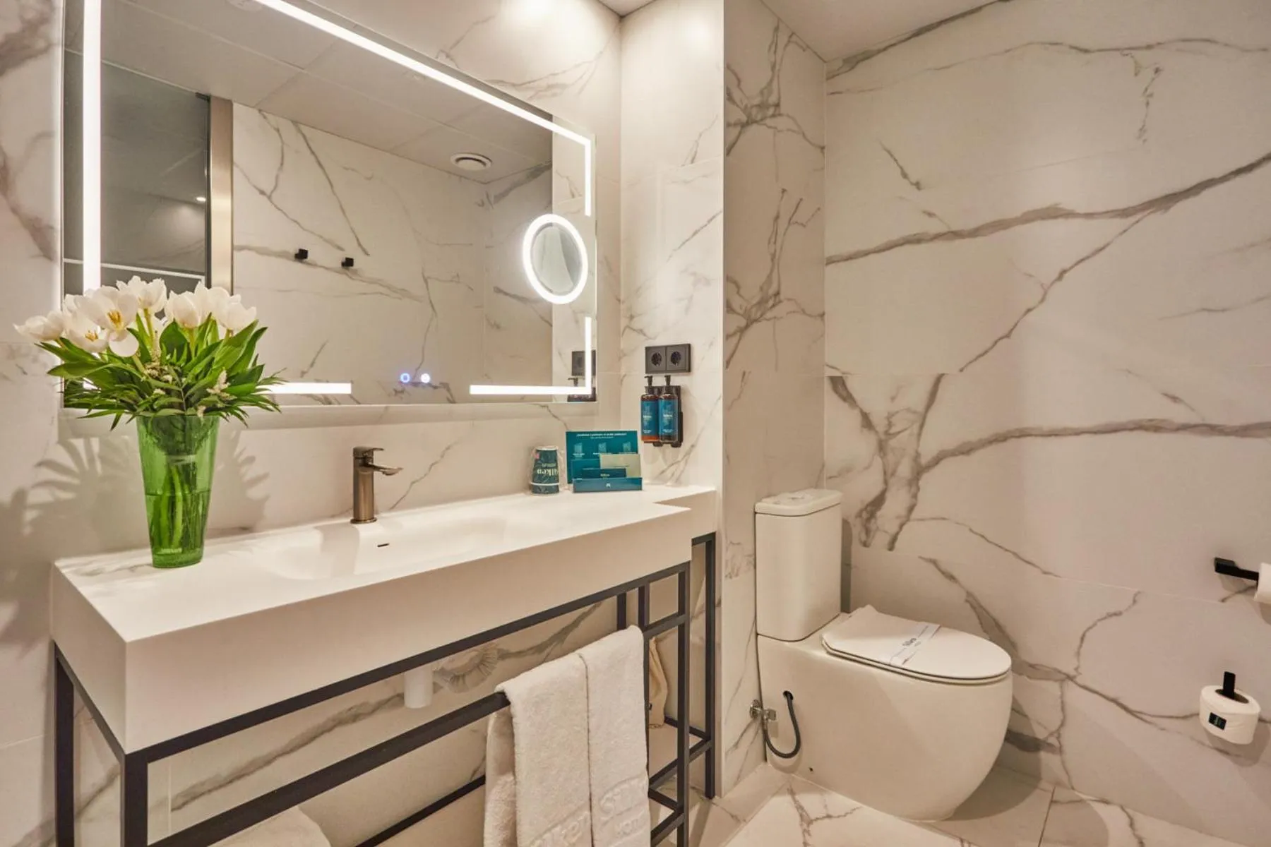 Bathroom in Silken Puerta Valencia