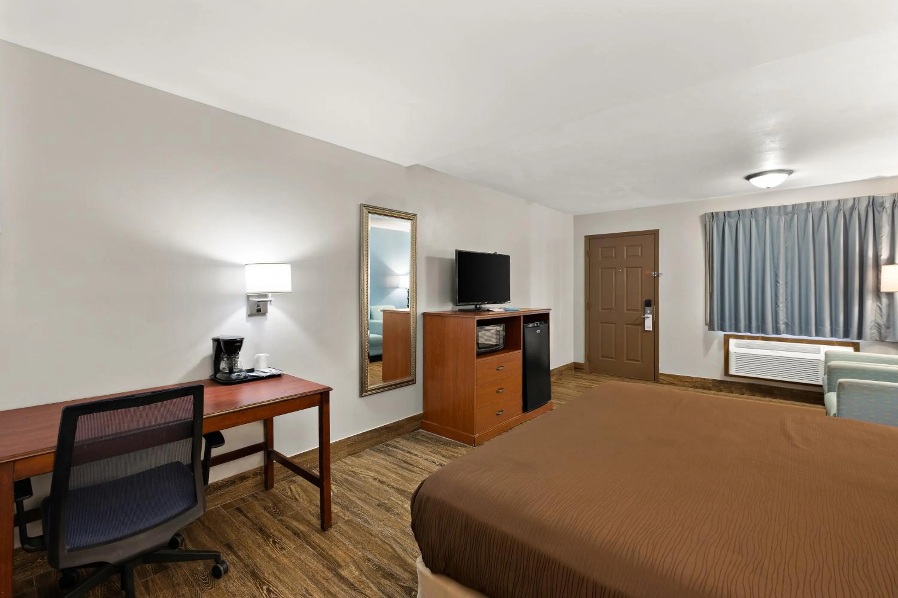 Bed in Americas Best Value Inn-Celina