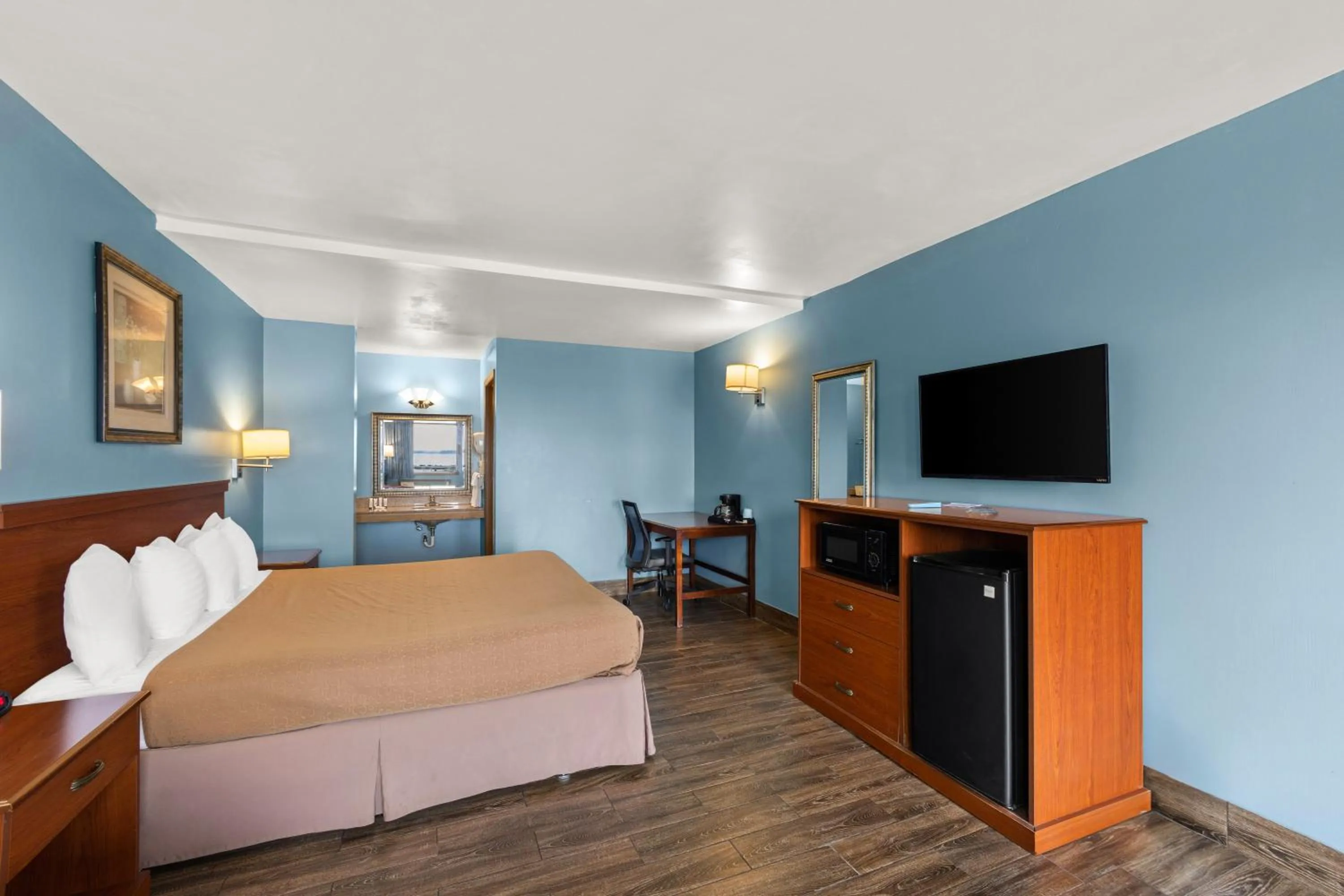 Bed in Americas Best Value Inn-Celina