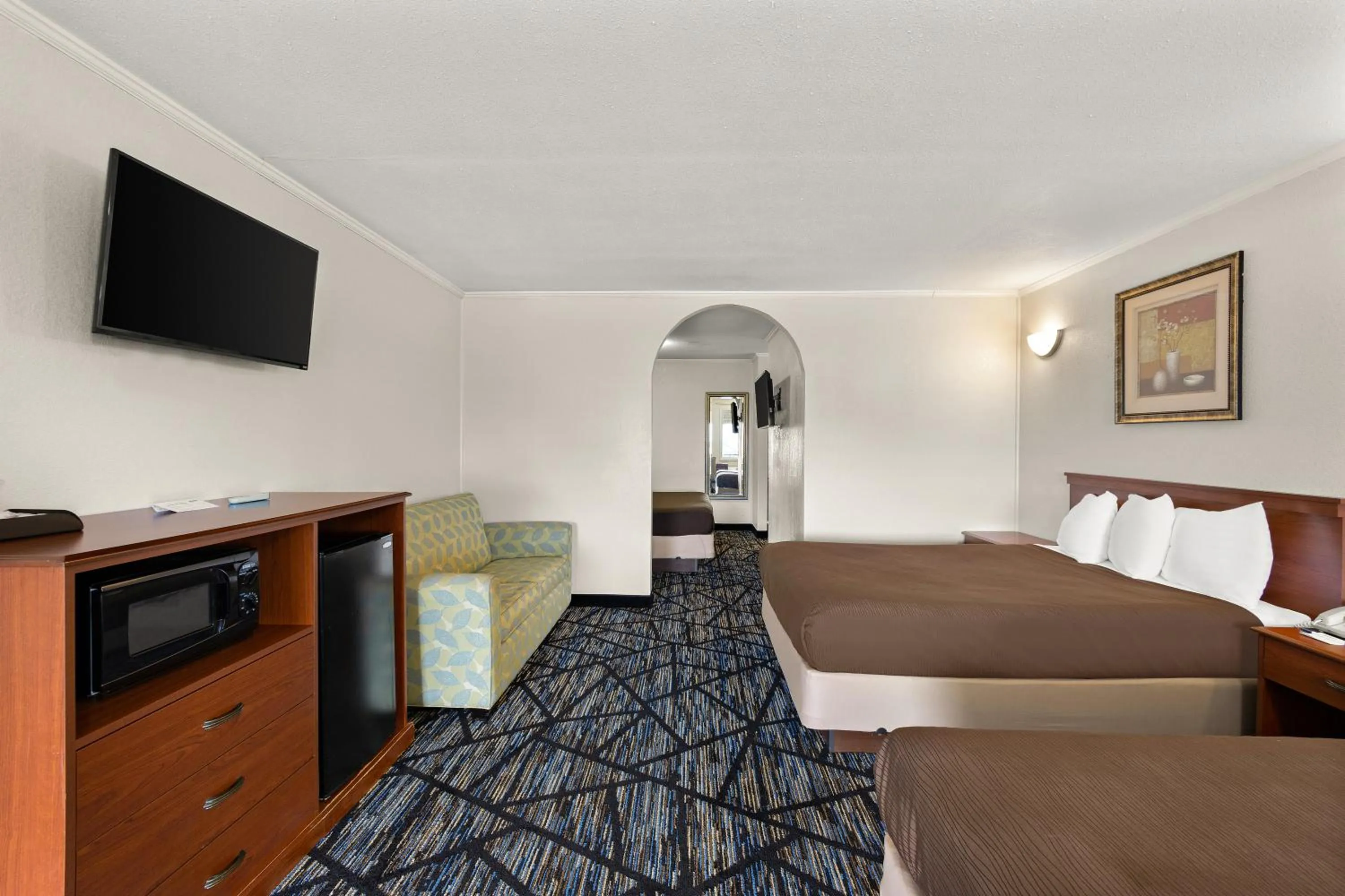 Bed in Americas Best Value Inn-Celina