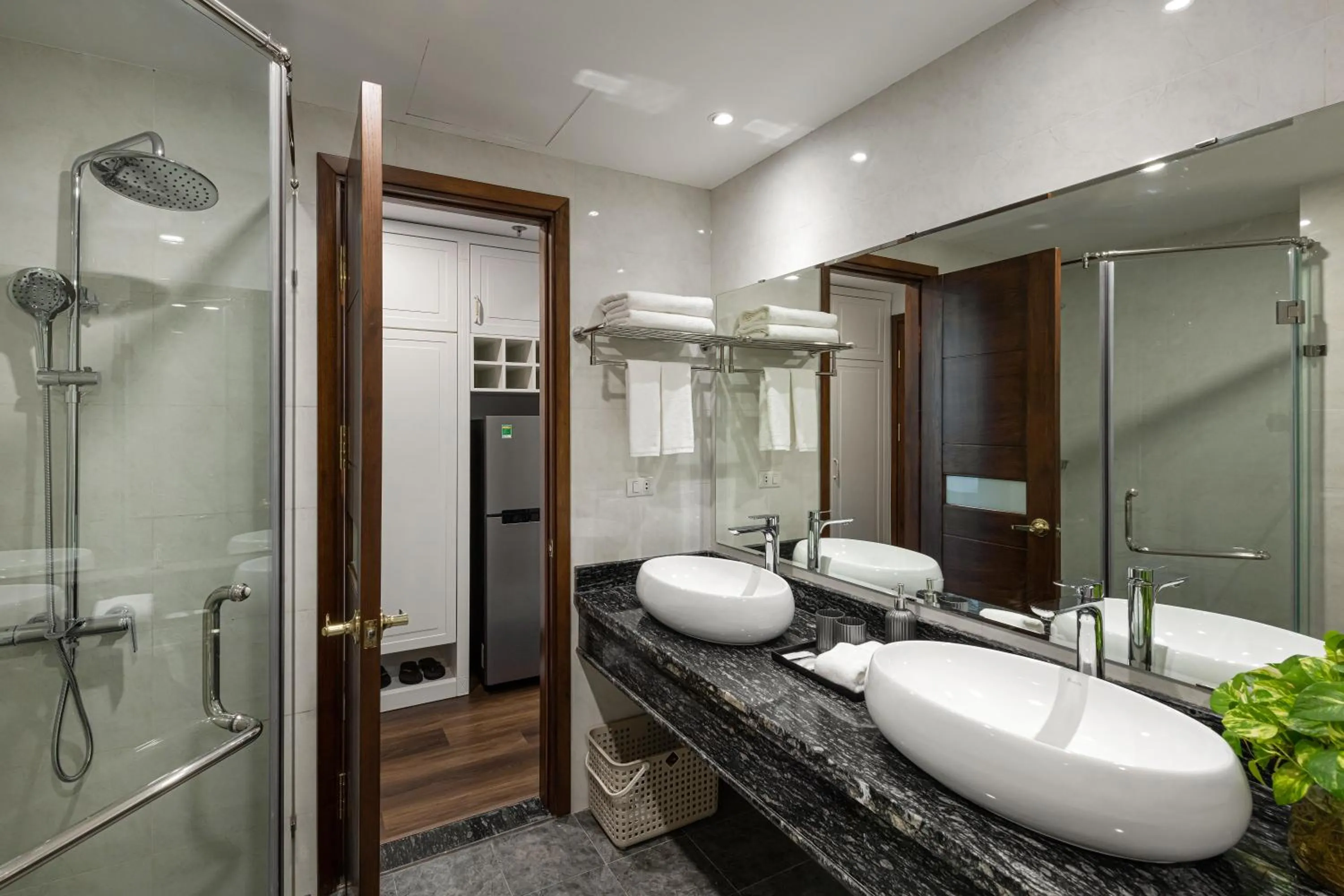 Toilet in Branda Apartment & Hotel