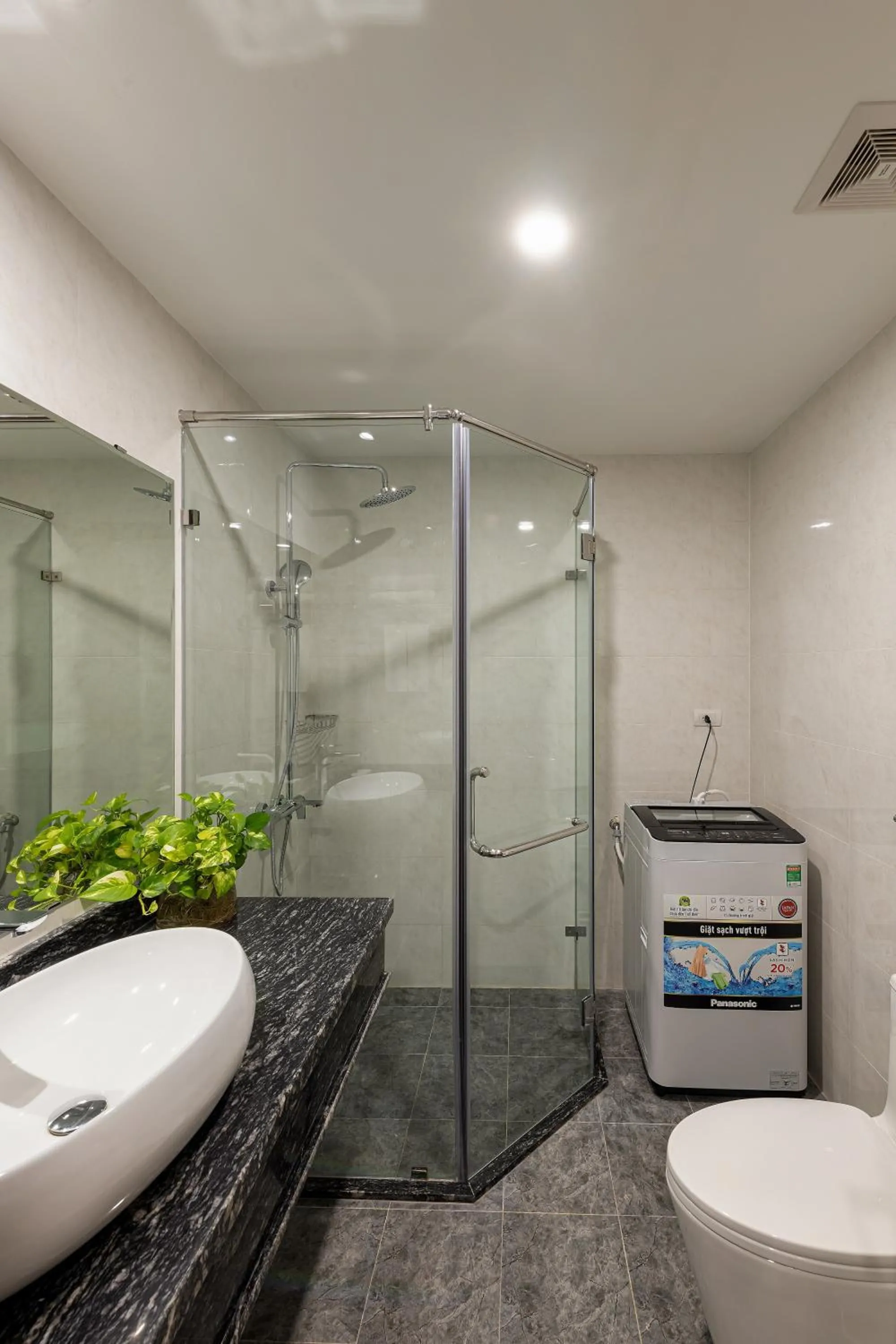 Shower in Branda Apartment & Hotel