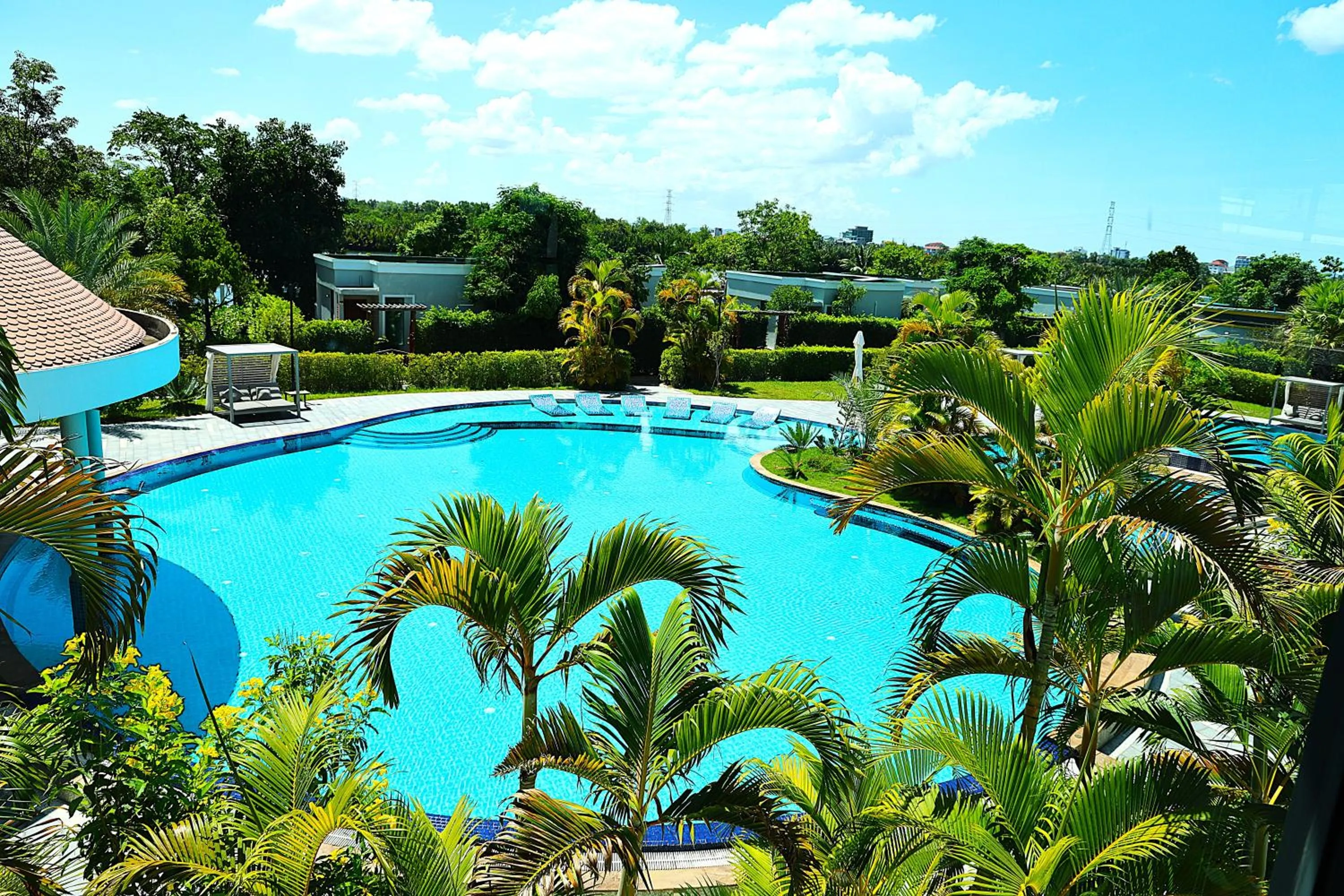Swimming pool in Castle Bayview Resort & Spa