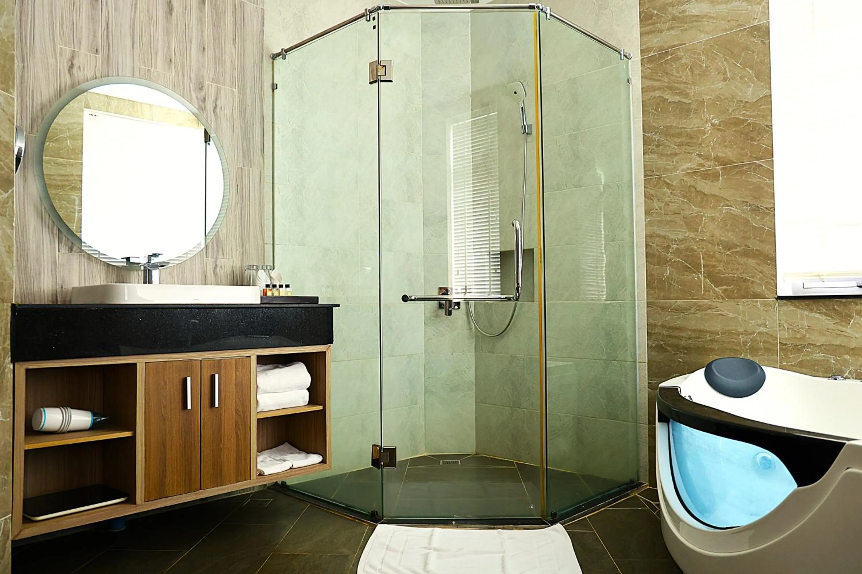 Shower in Castle Bayview Resort & Spa