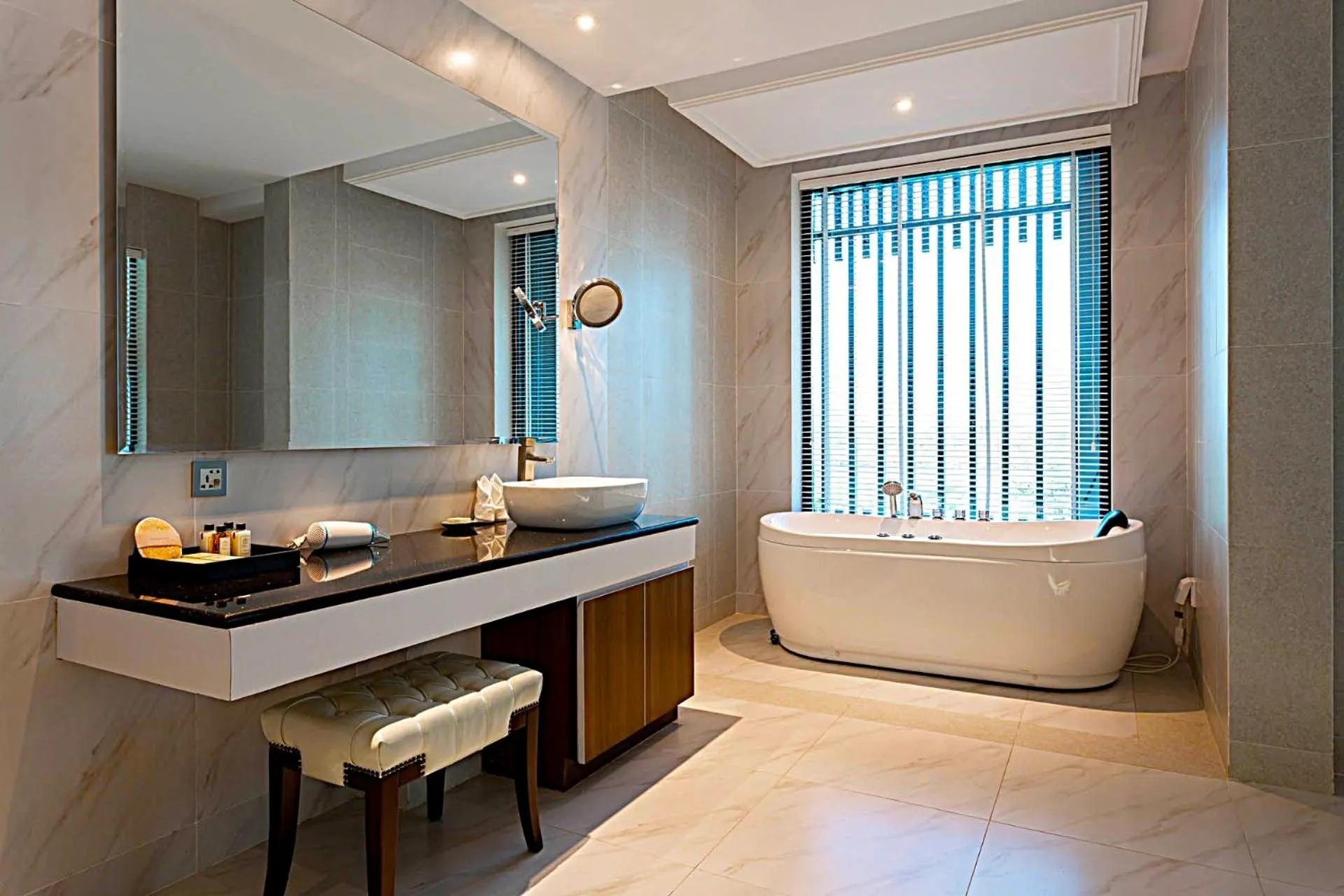 Bath in Castle Bayview Resort & Spa