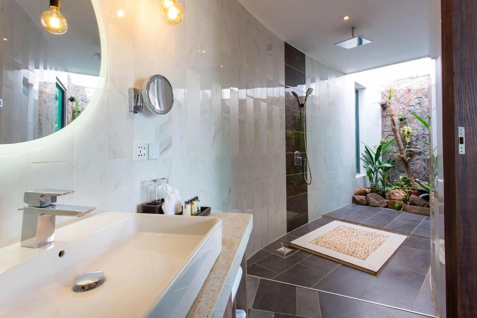 Bathroom in Castle Bayview Resort & Spa