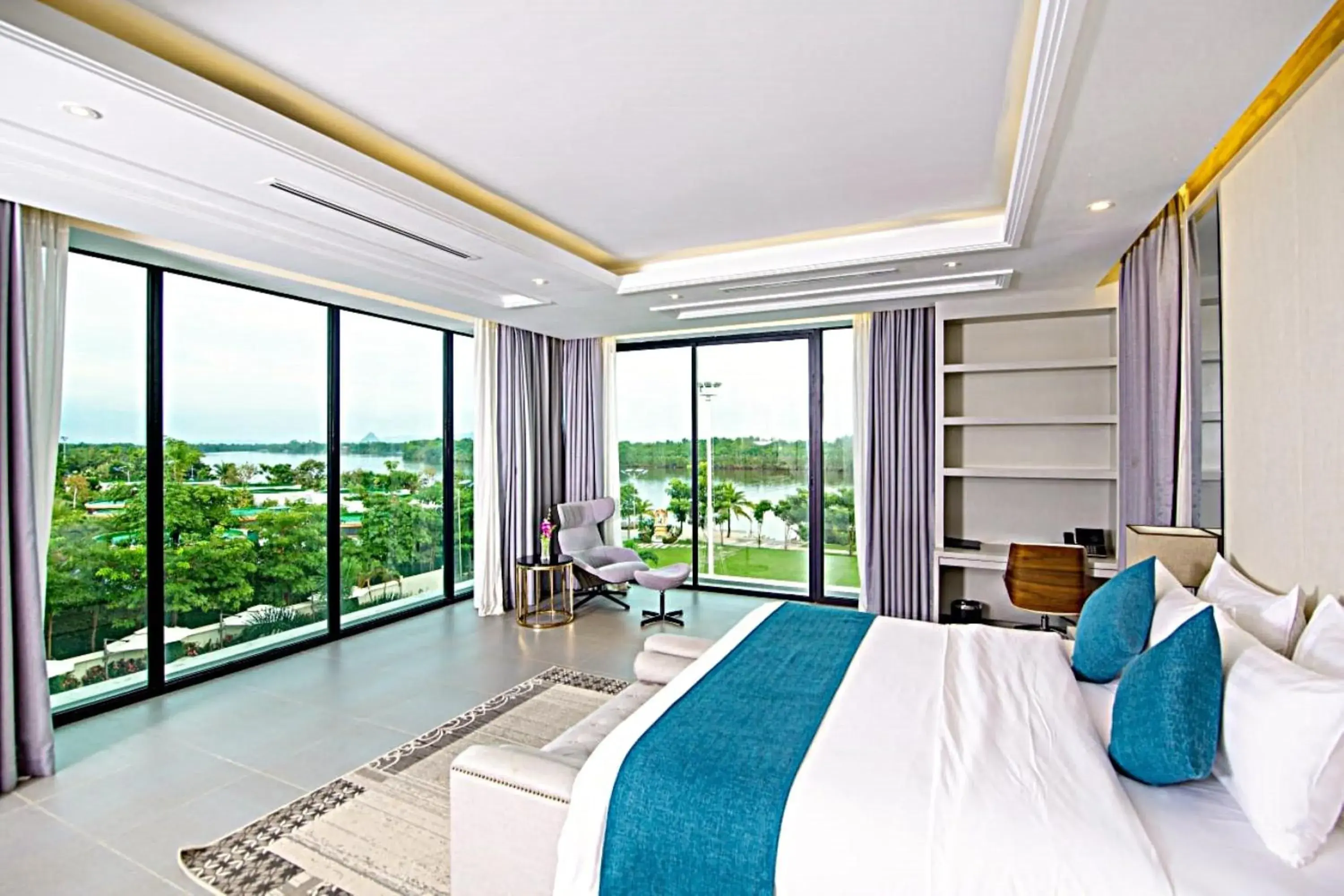 Junior Suite with Pool View in Castle Bayview Resort & Spa Junior Suite with Pool View in Castle Bayview Resort & Spa