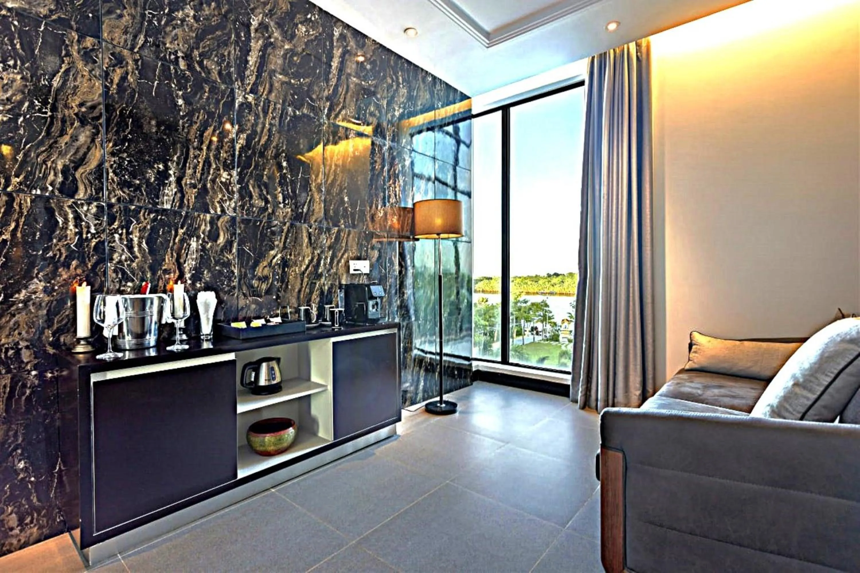 Coffee/tea facilities in Castle Bayview Resort & Spa