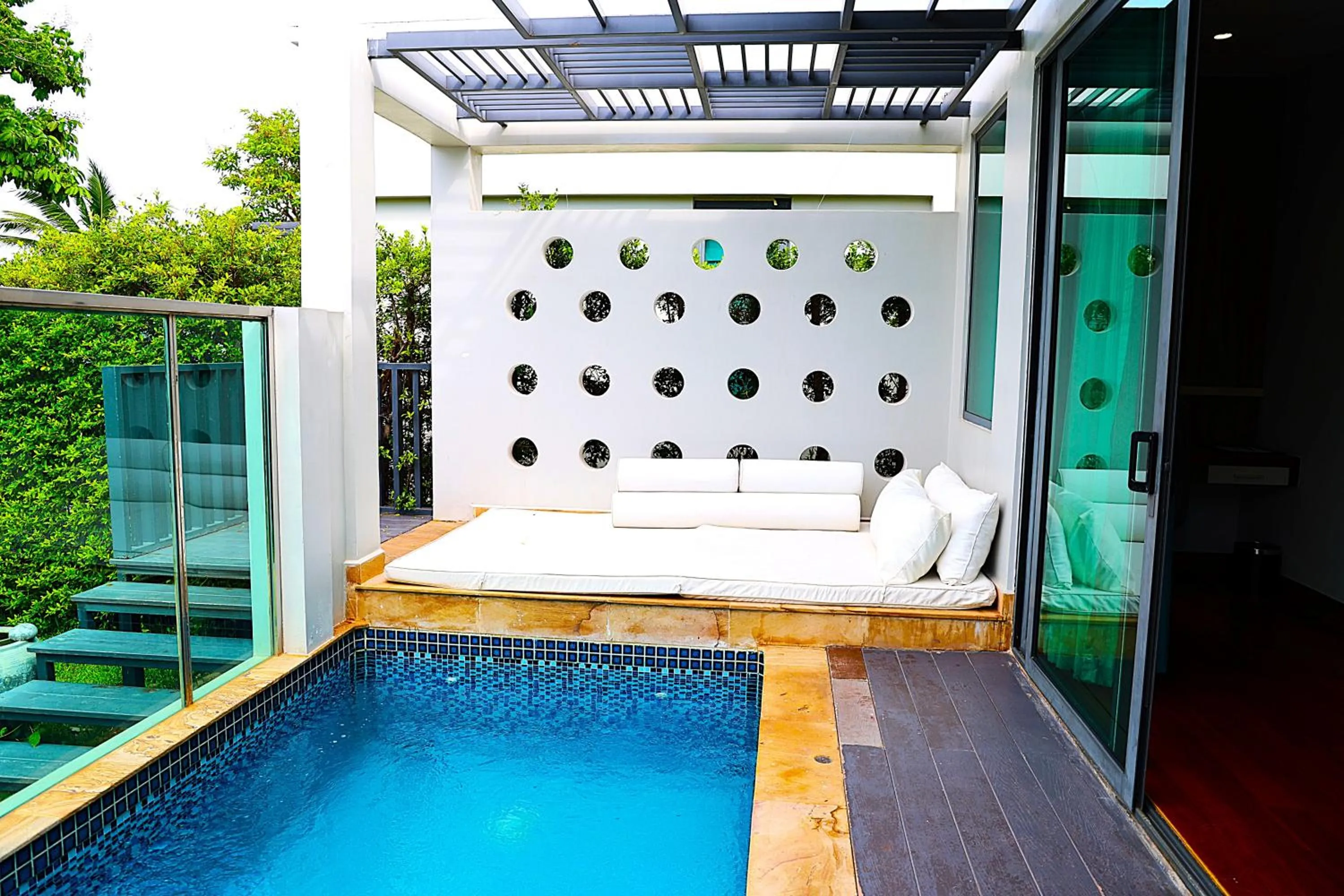 Pool view in Castle Bayview Resort & Spa