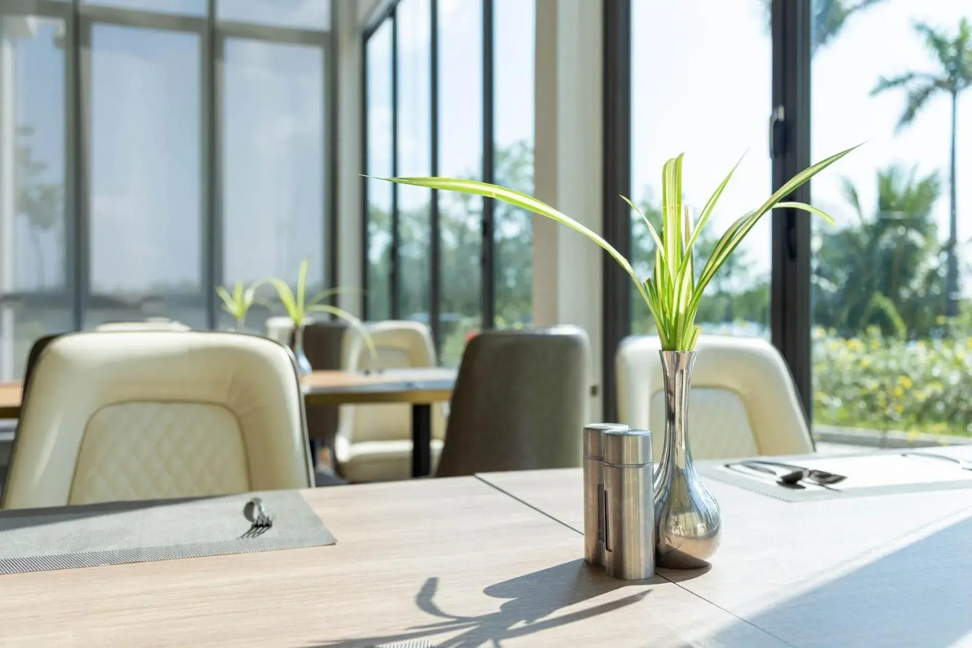 Restaurant/places to eat in Castle Bayview Resort & Spa Restaurant/places to eat in Castle Bayview Resort & Spa