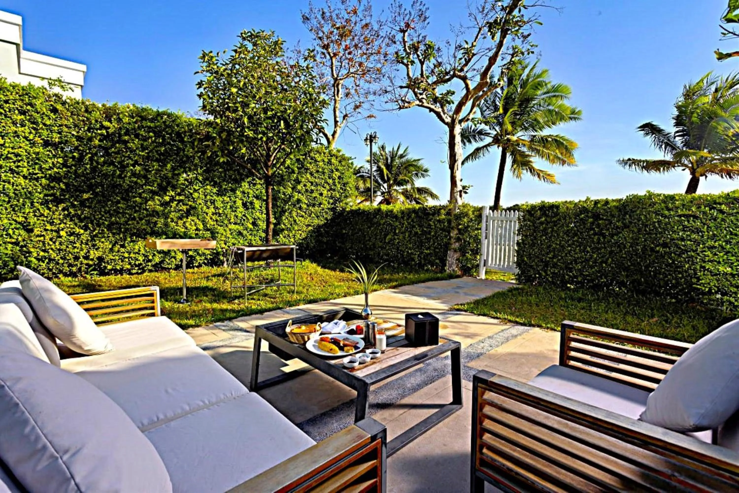 Dining area in Castle Bayview Resort & Spa