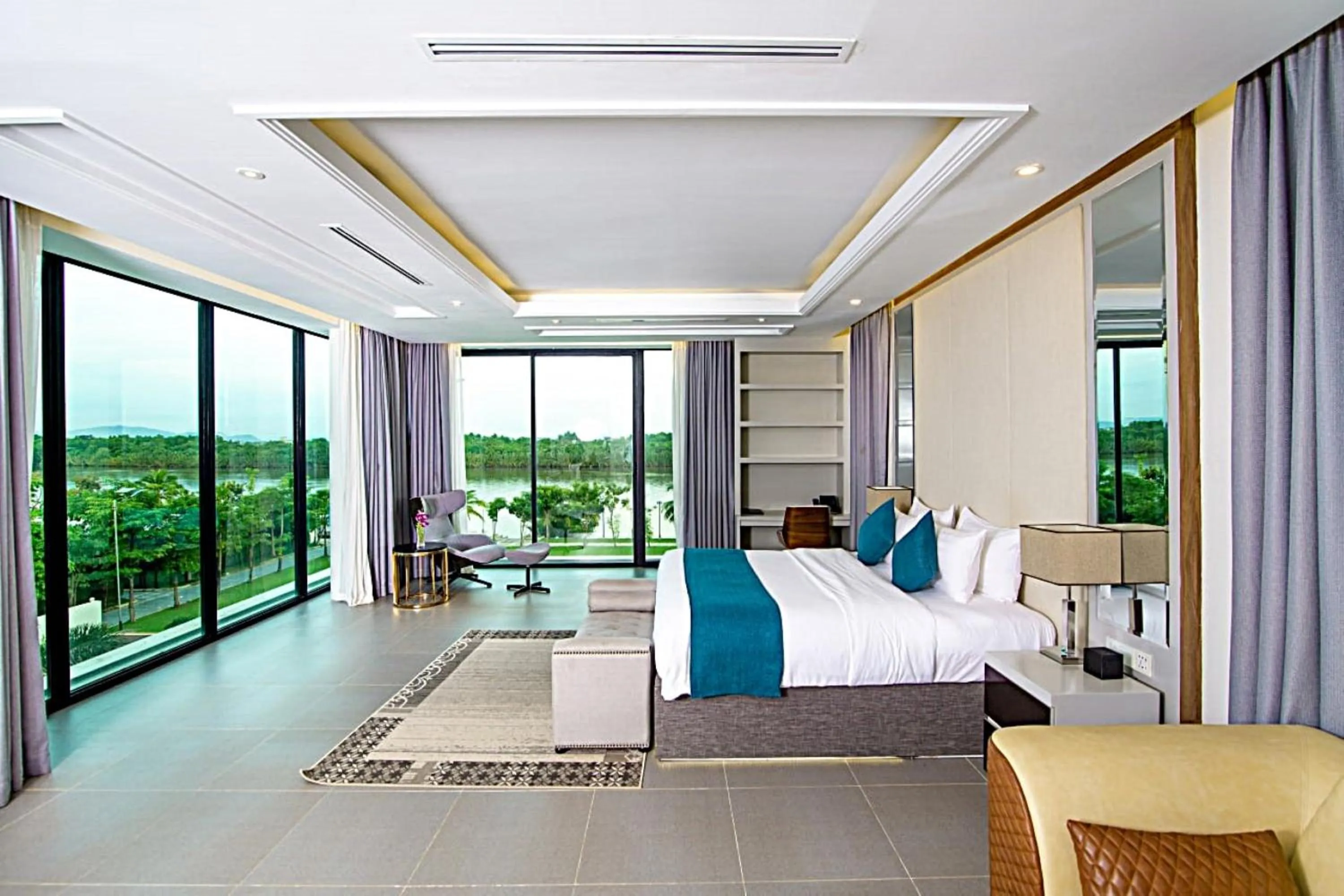 Area and facilities in Castle Bayview Resort & Spa