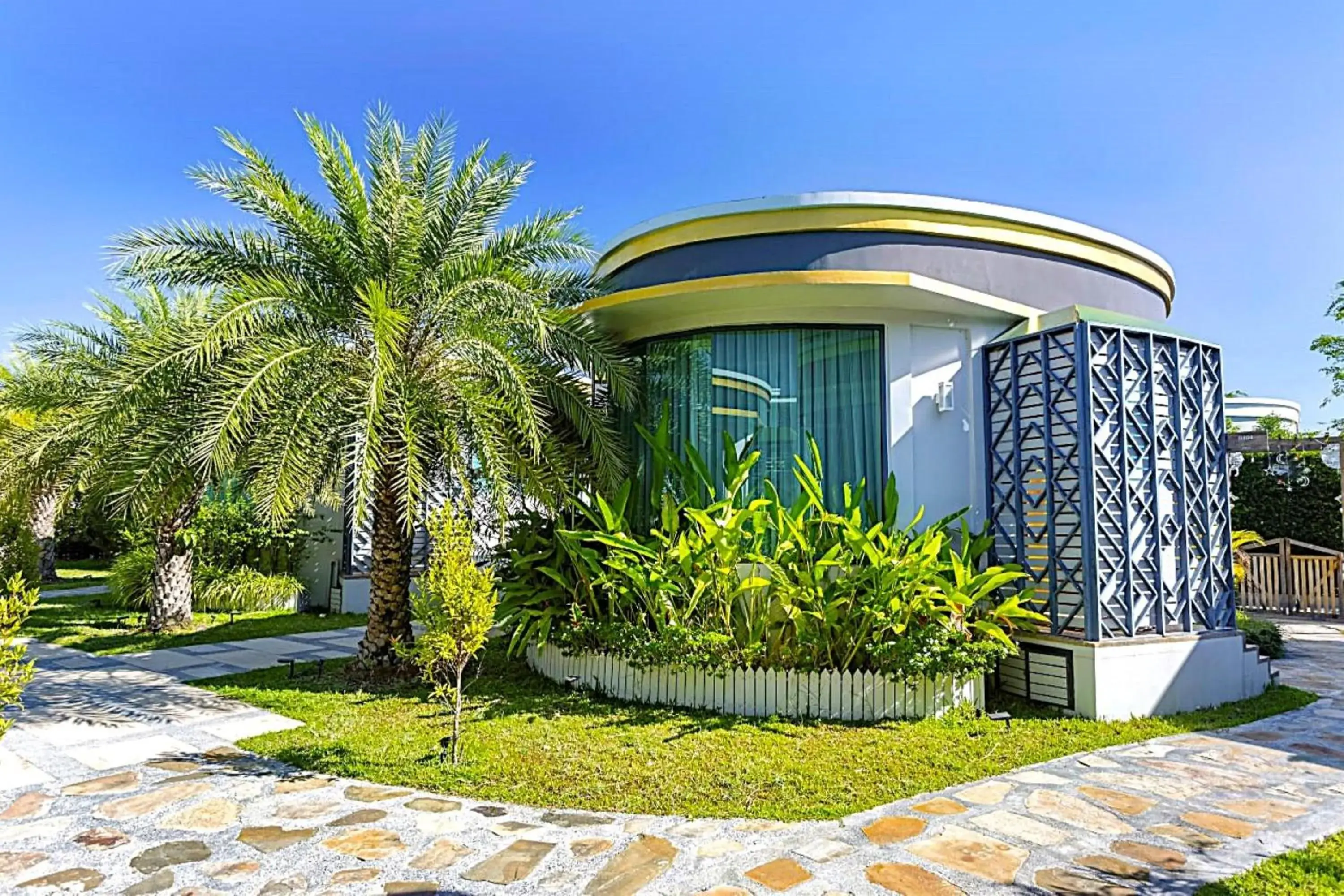 Bungalow Garden View in Castle Bayview Resort & Spa Bungalow Garden View in Castle Bayview Resort & Spa