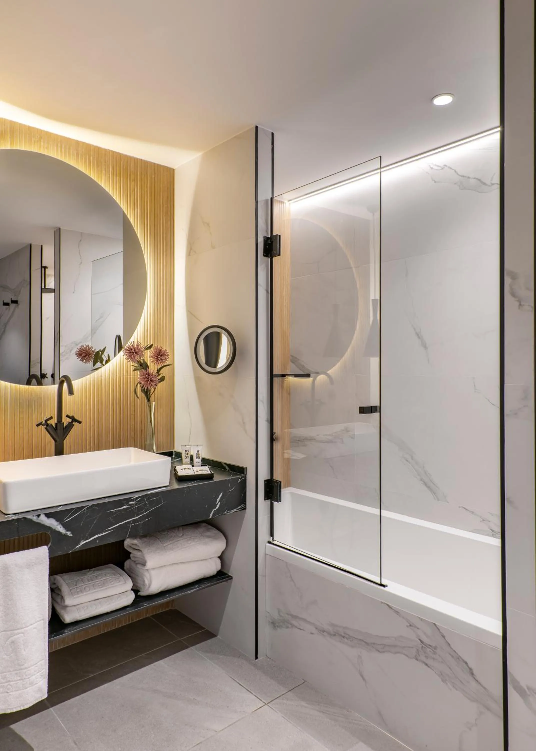 Shower, Bed in Vincci Lys