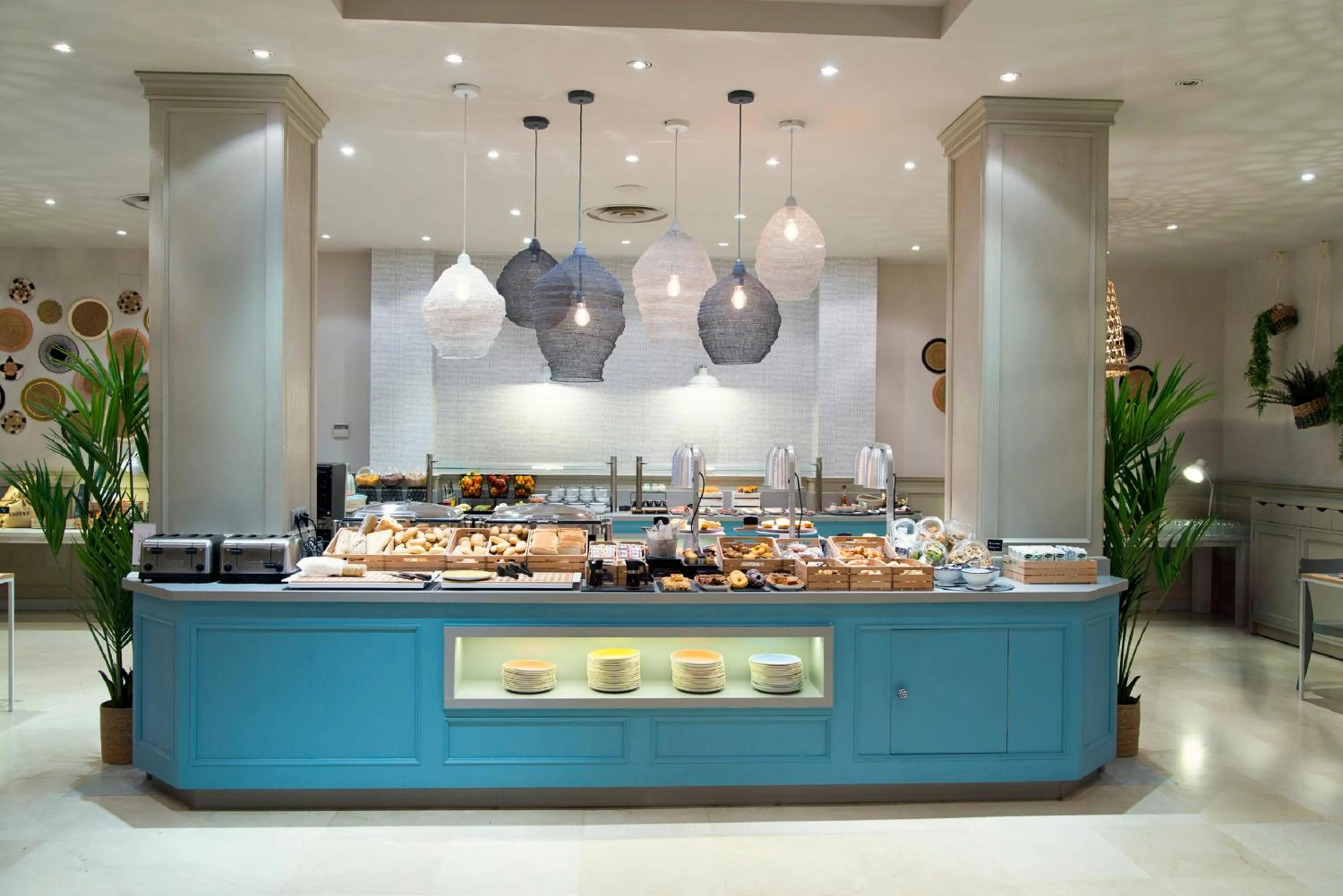 Restaurant/places to eat in Vincci Lys