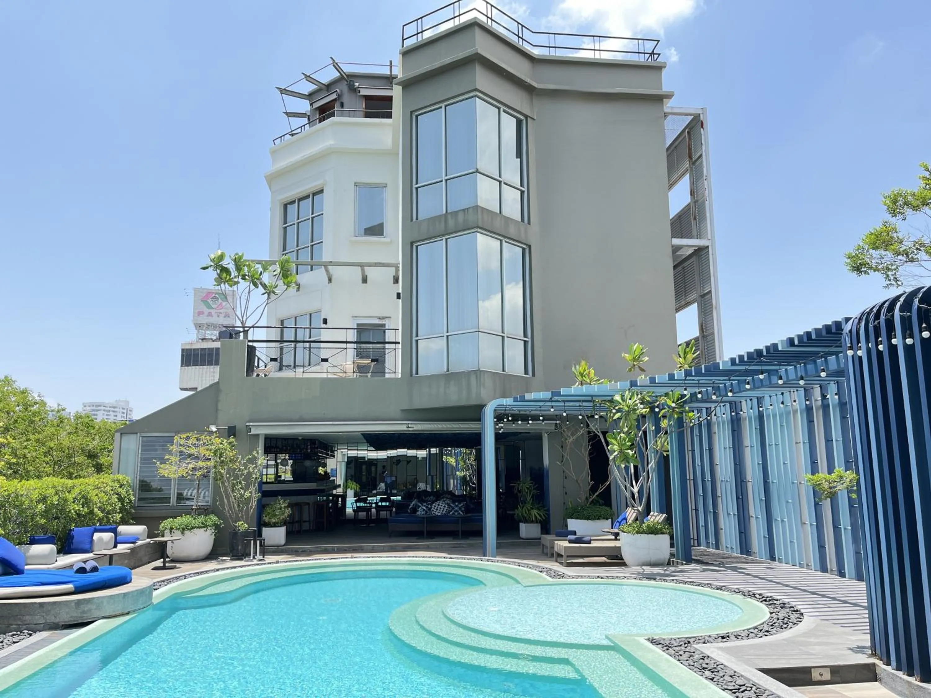 Property building in Casa 17 Hotel Bangkok