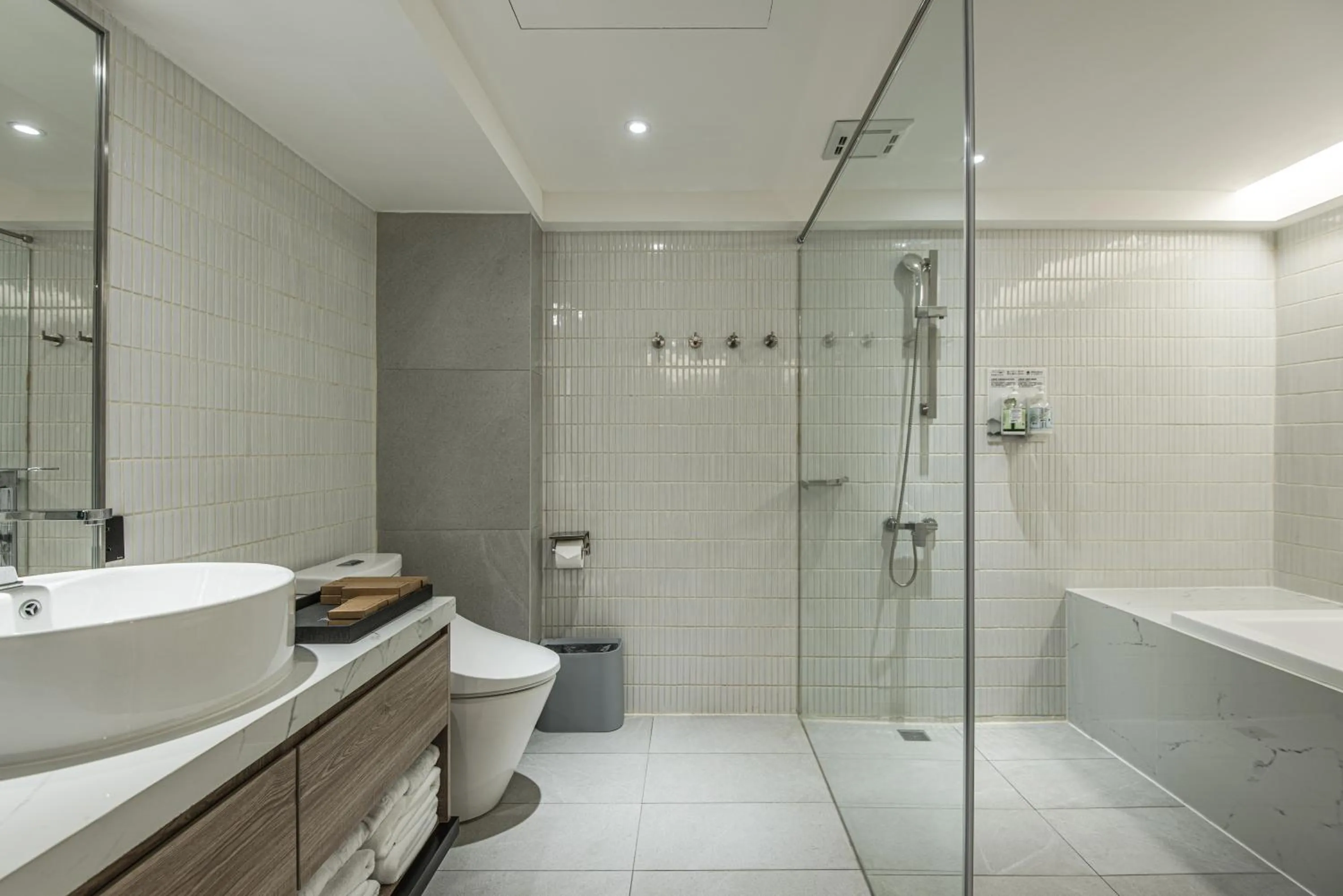 Spring Rhapsody Hotel