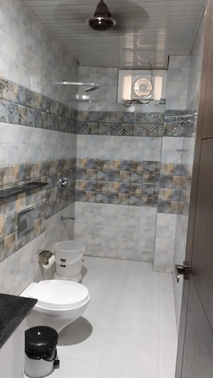 Shower in Hotel Bagga Kuteer