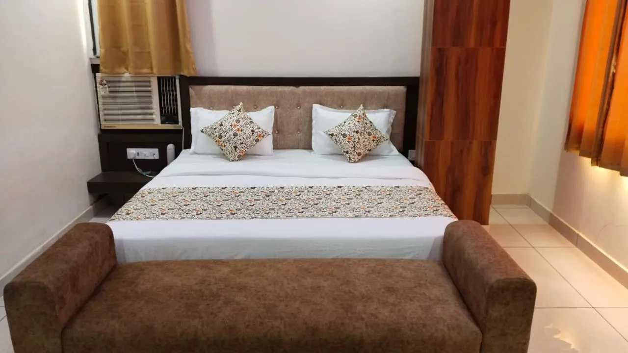 Bed in Hotel Bagga Kuteer