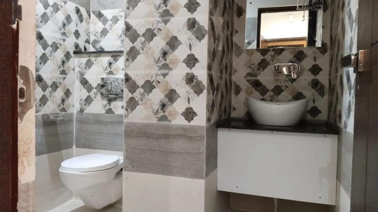 Shower in Hotel Bagga Kuteer