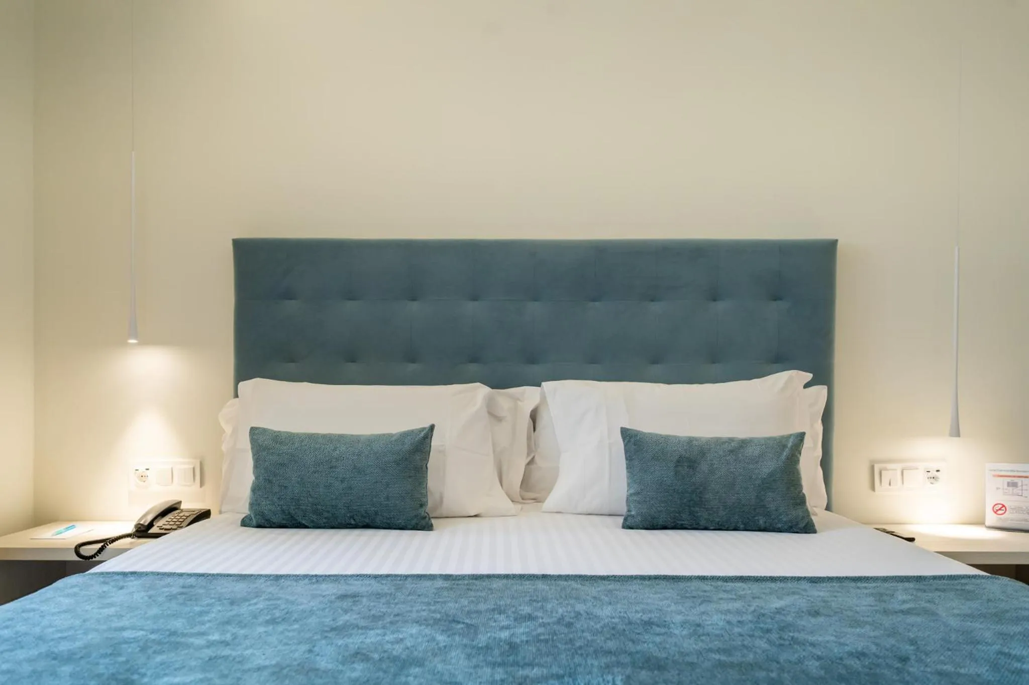 Bed in Hotel Concordia Barcelona