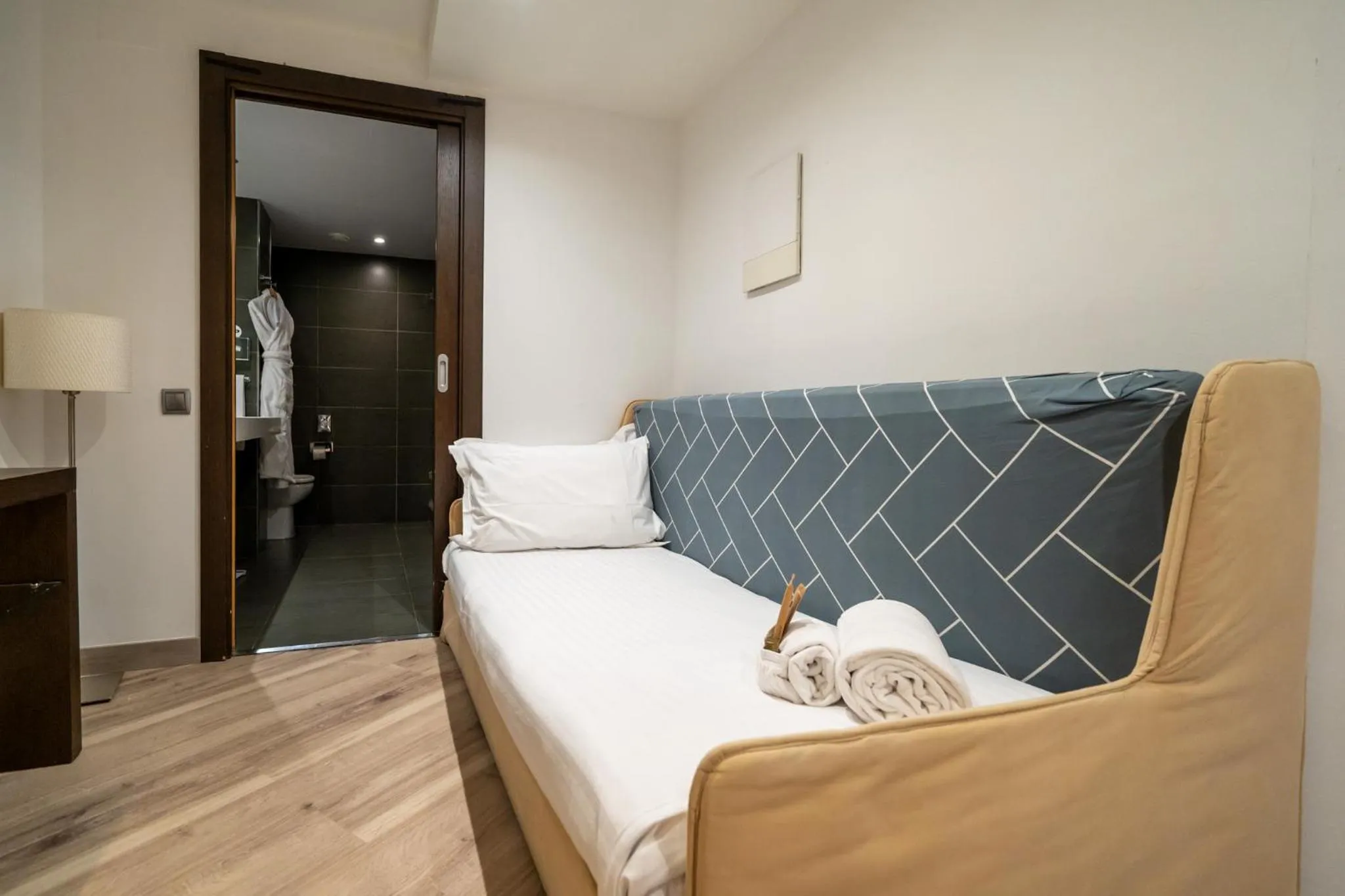 Bed in Hotel Concordia Barcelona