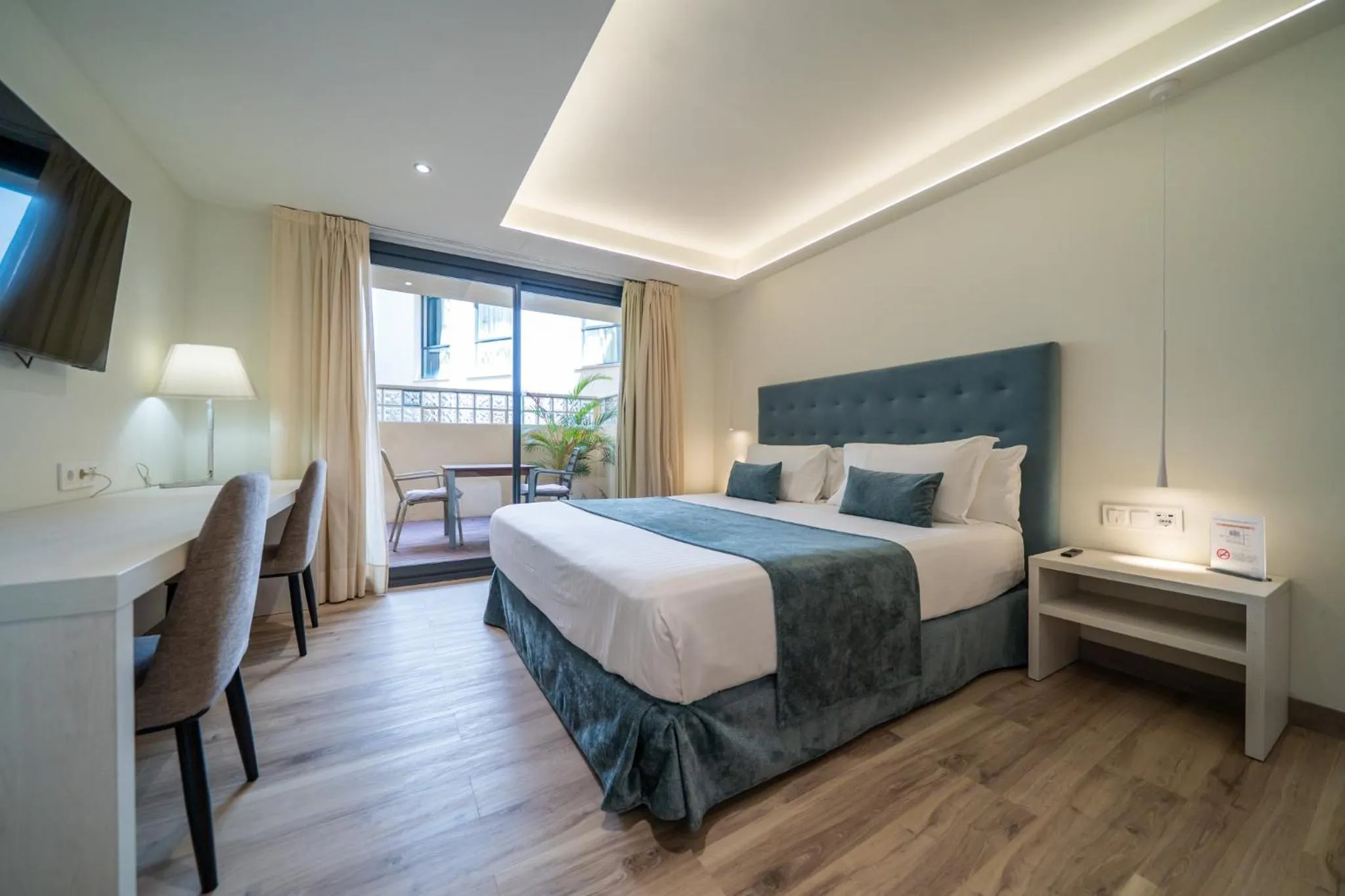 Bed in Hotel Concordia Barcelona