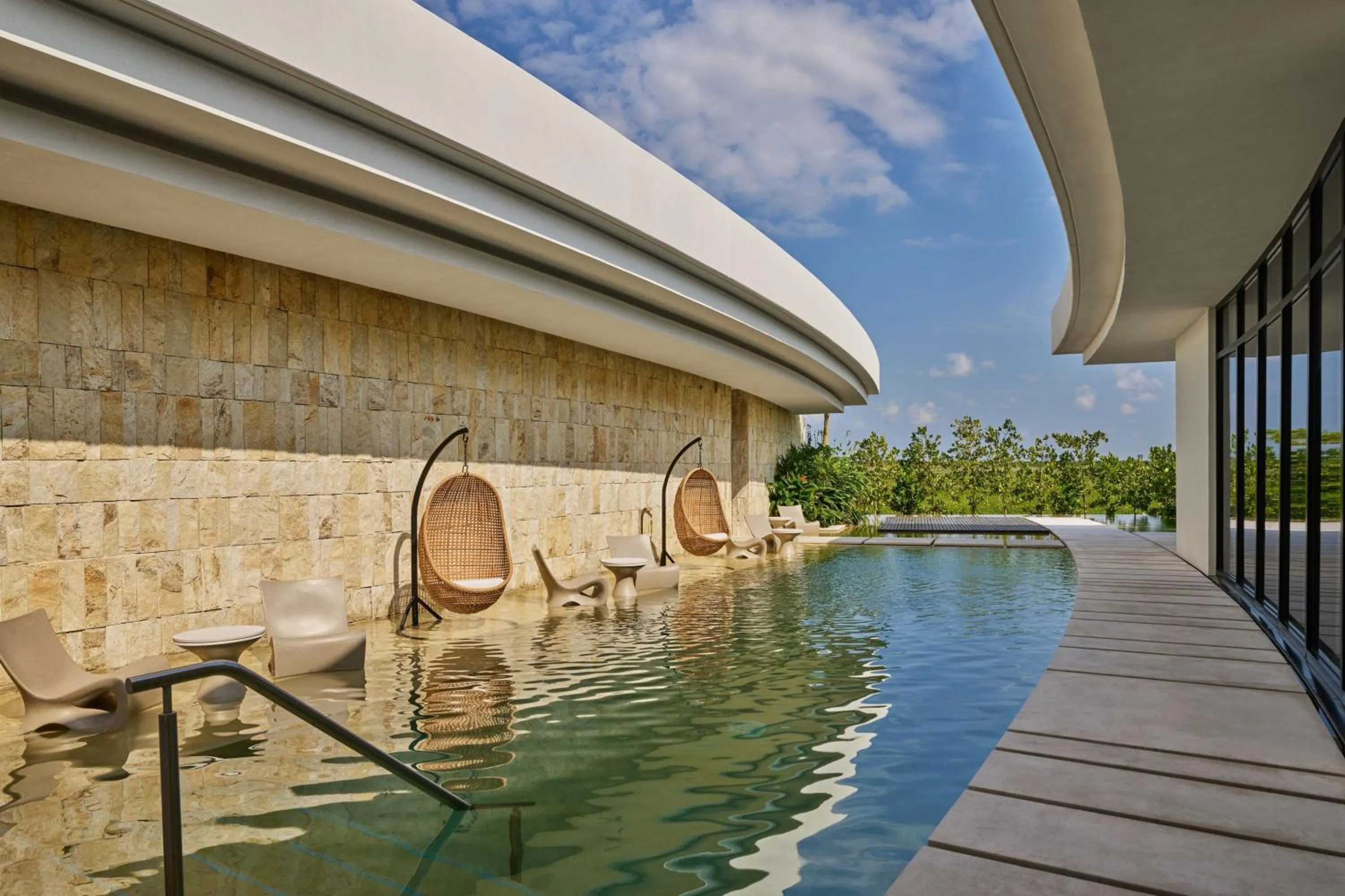 Swimming pool in The St. Regis Kanai Resort, Riviera Maya