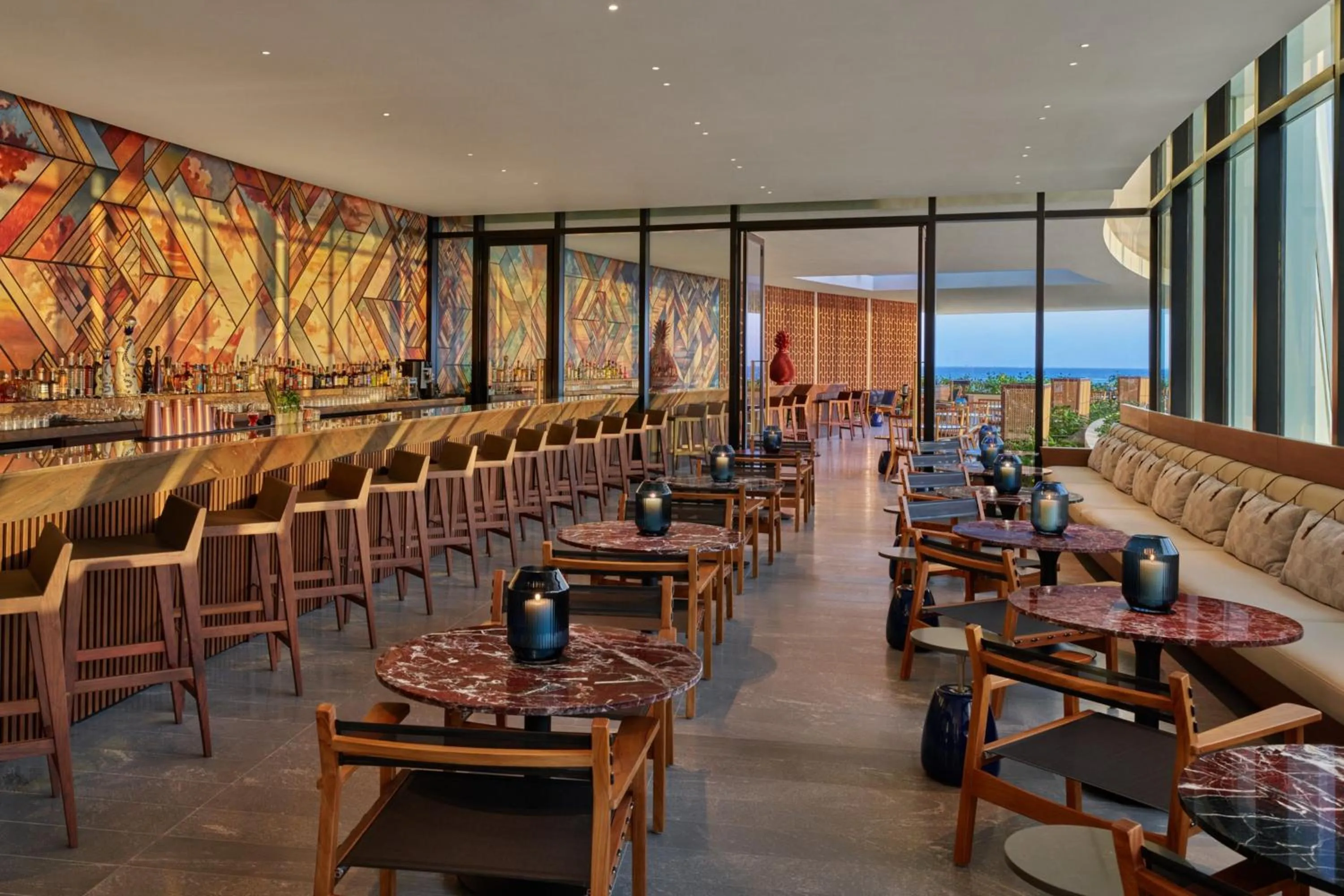Lounge or bar in The St. Regis Kanai Resort, Riviera Maya