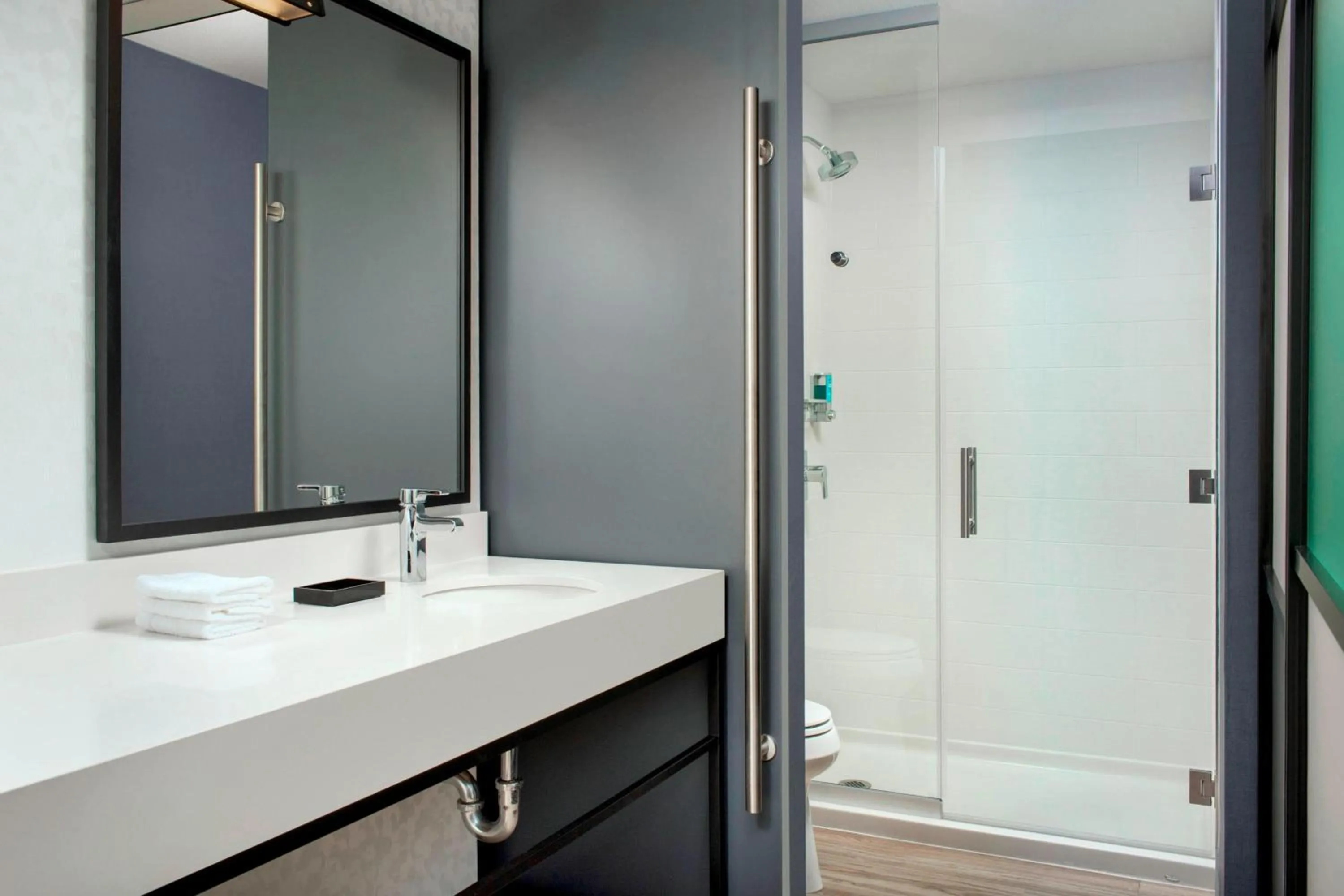 Bathroom in Aloft Kansas City Country Club Plaza