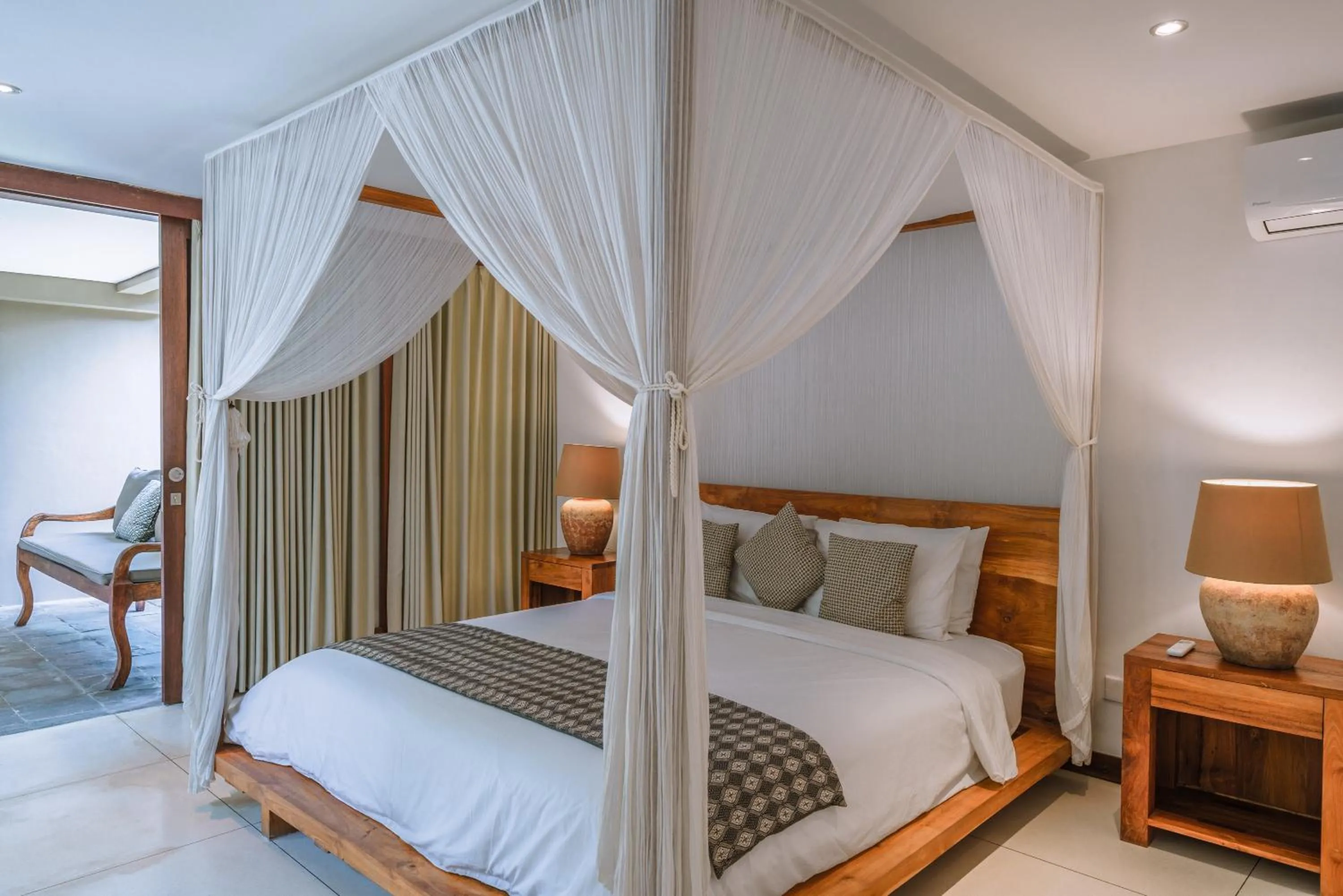 Villa Amore - Elegant 4-br Villa close to the beach