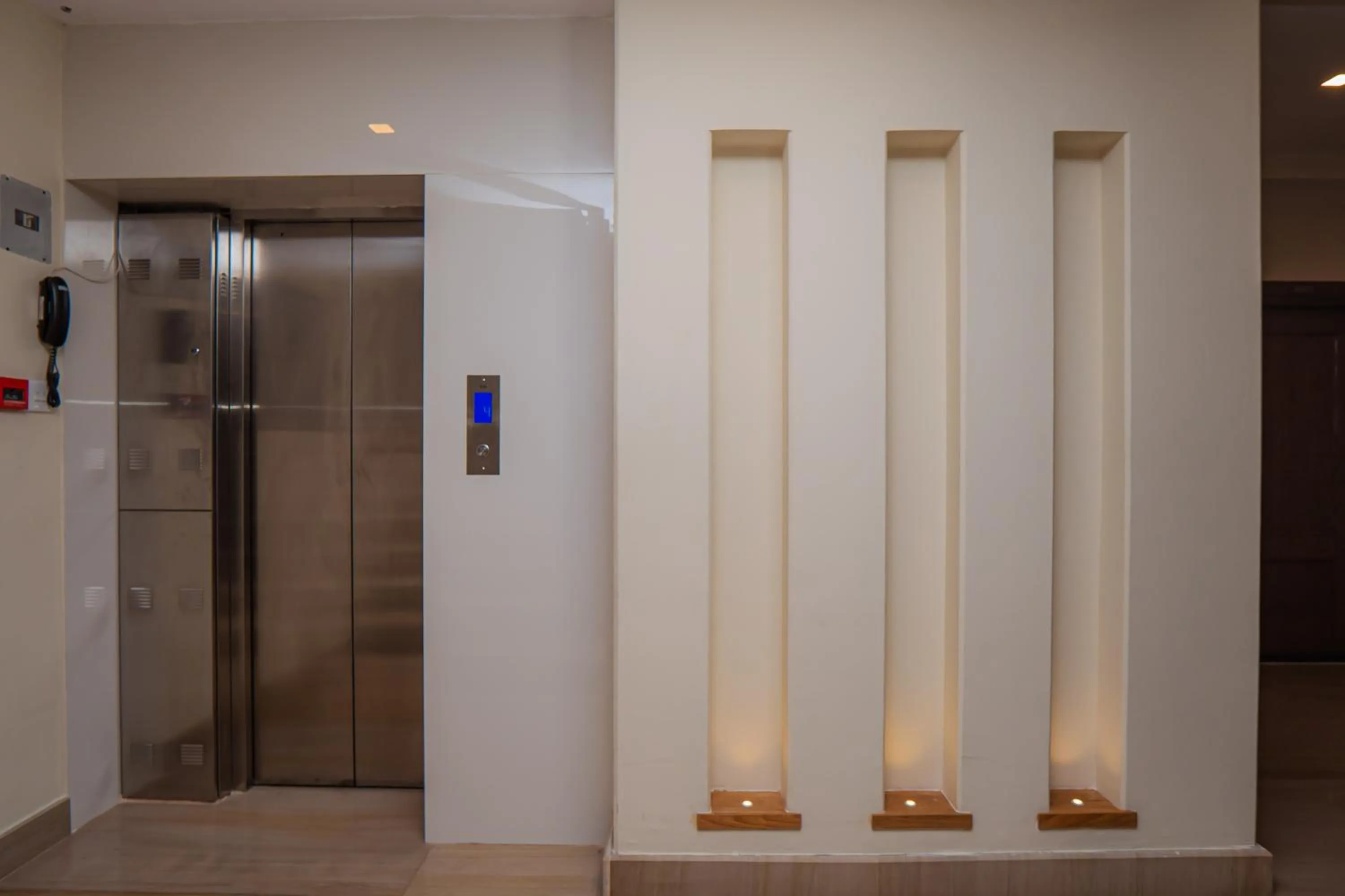elevator in Hotel Fewa Trip