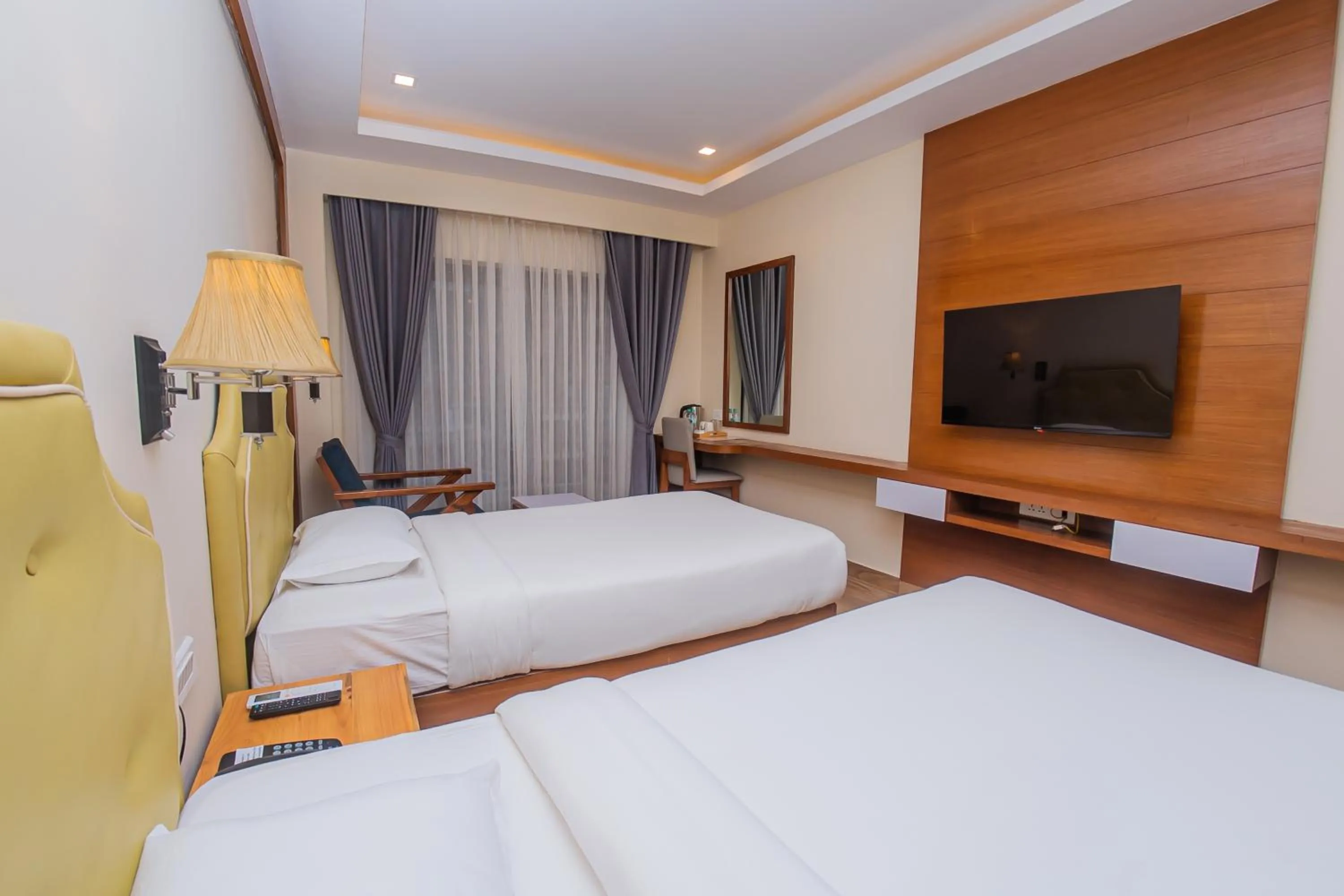 Bed in Hotel Fewa Trip