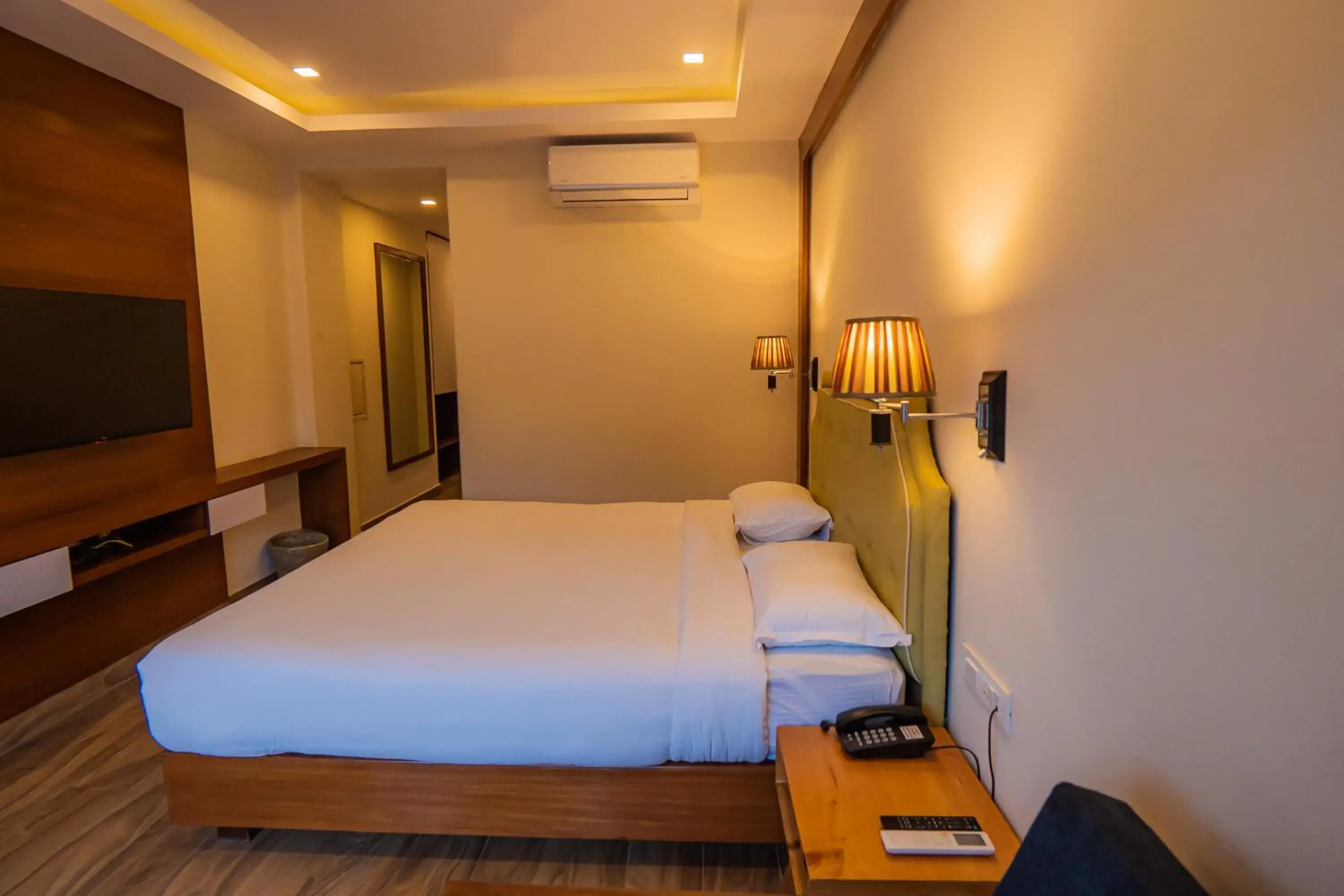 Bedroom, Bed in Hotel Fewa Trip Bedroom, Bed in Hotel Fewa Trip