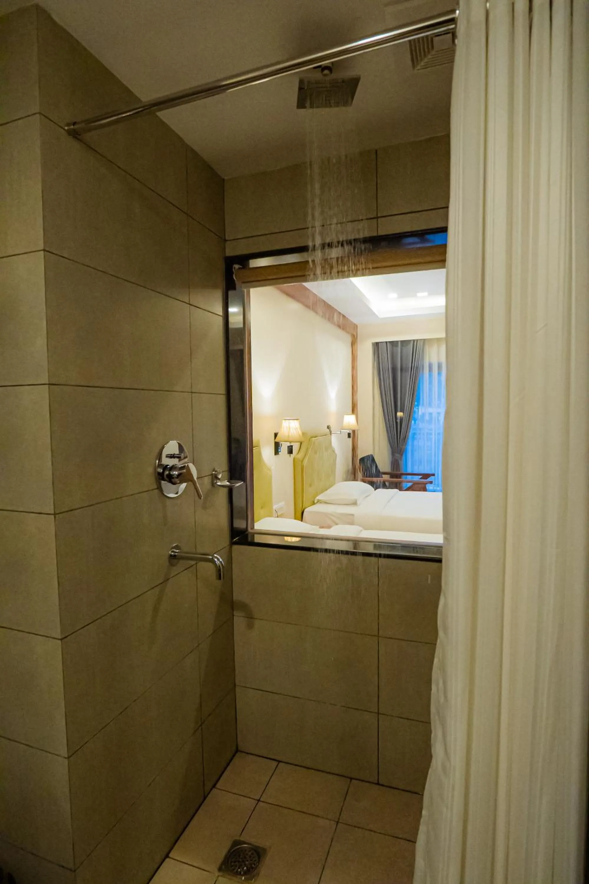 Shower in Hotel Fewa Trip