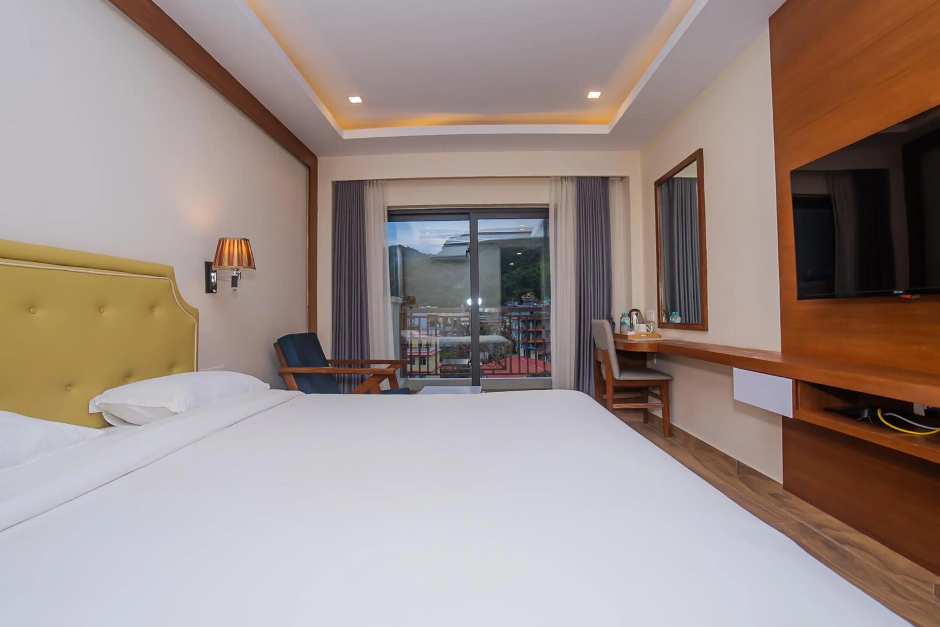 Bed in Hotel Fewa Trip