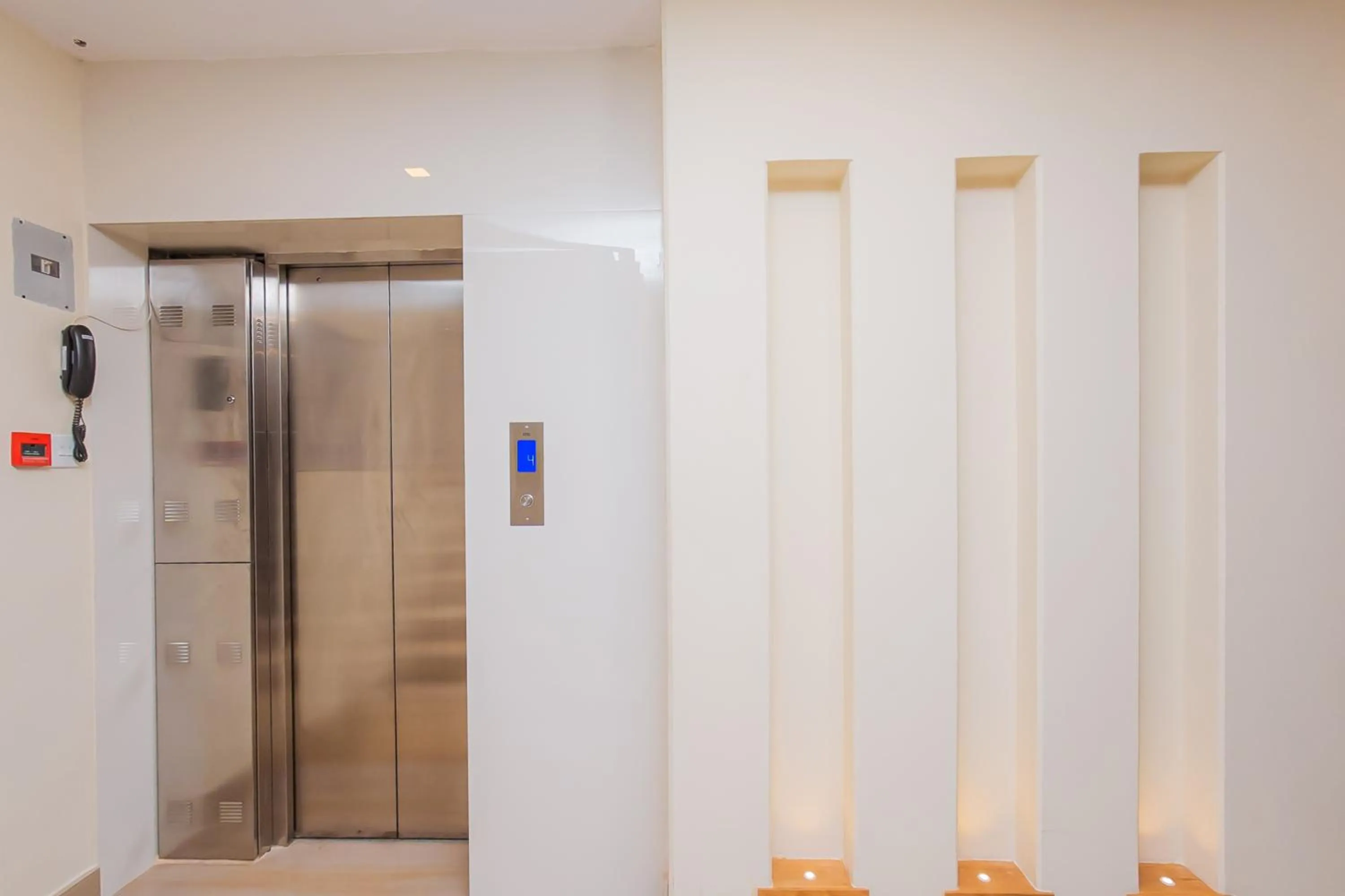 elevator in Hotel Fewa Trip