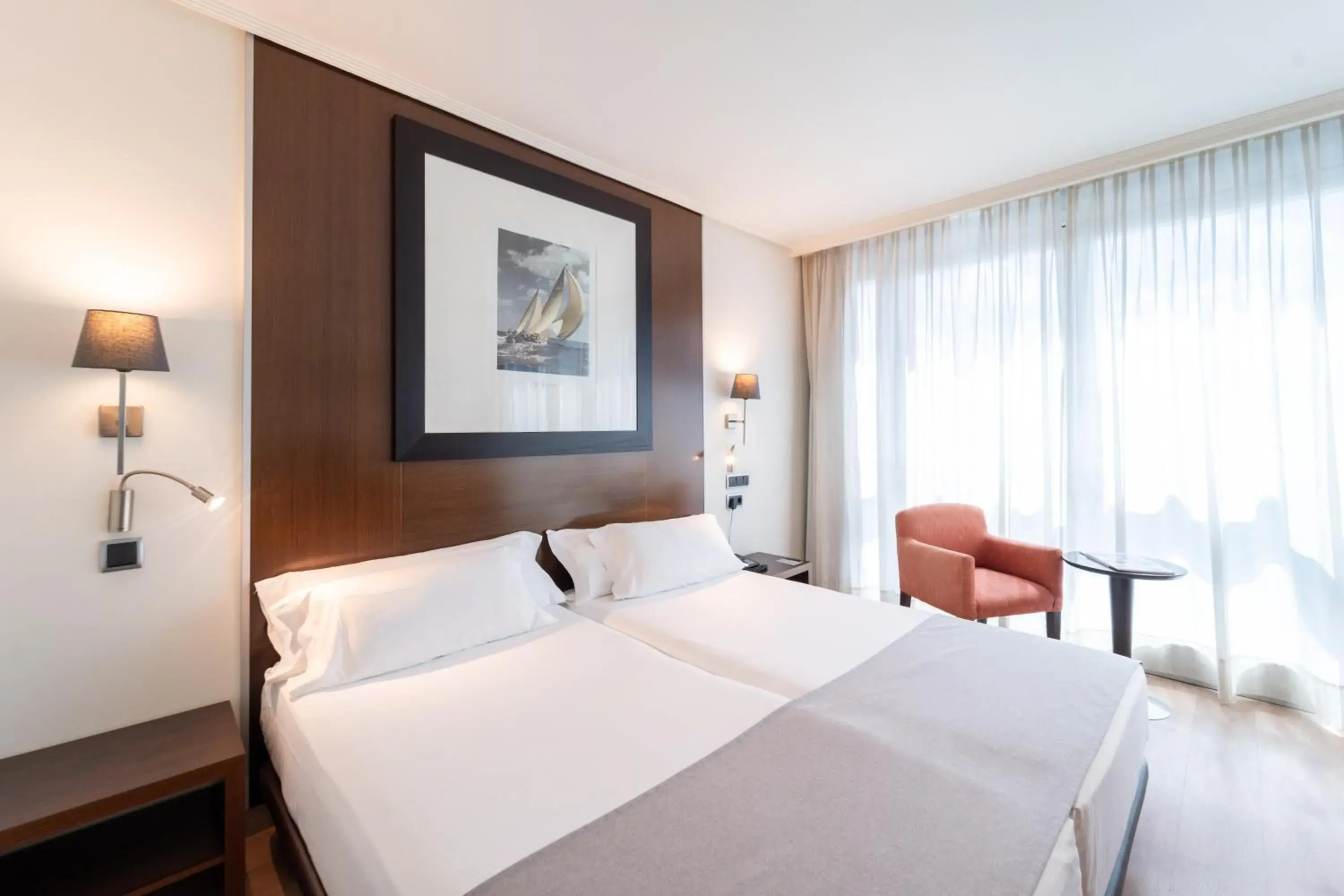 Photo of the whole room, Bed in Abba Playa Gijón Photo of the whole room, Bed in Abba Playa Gijón